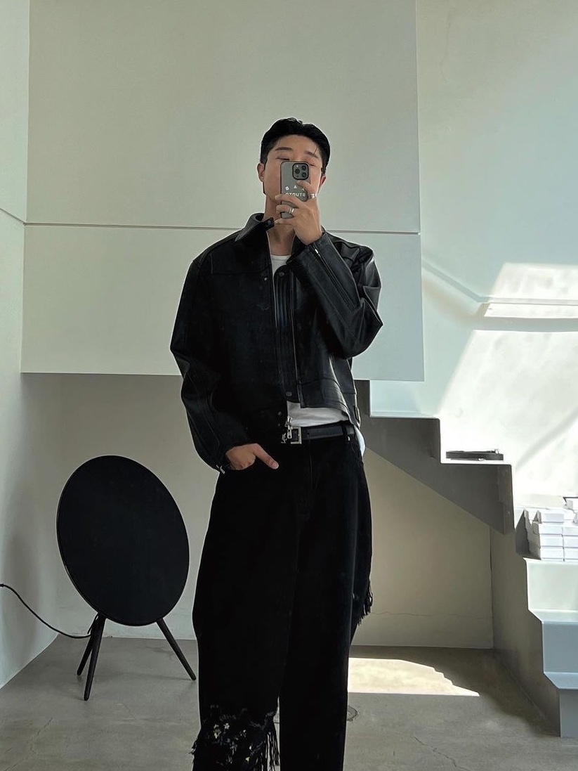 Haleine Padded 3D Detail Short Jacket Black 착용 스타일 - 1