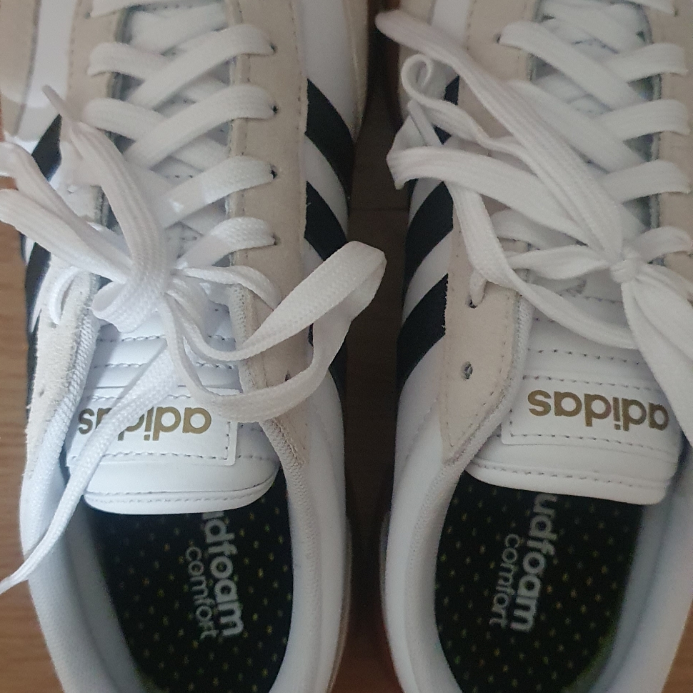 Adidas Gradas White Core Black 착용 스타일