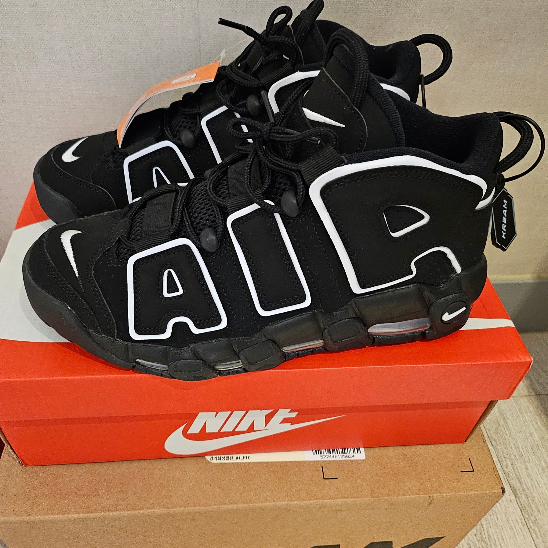 Nike Air More Uptempo Black White 2020 착용 스타일