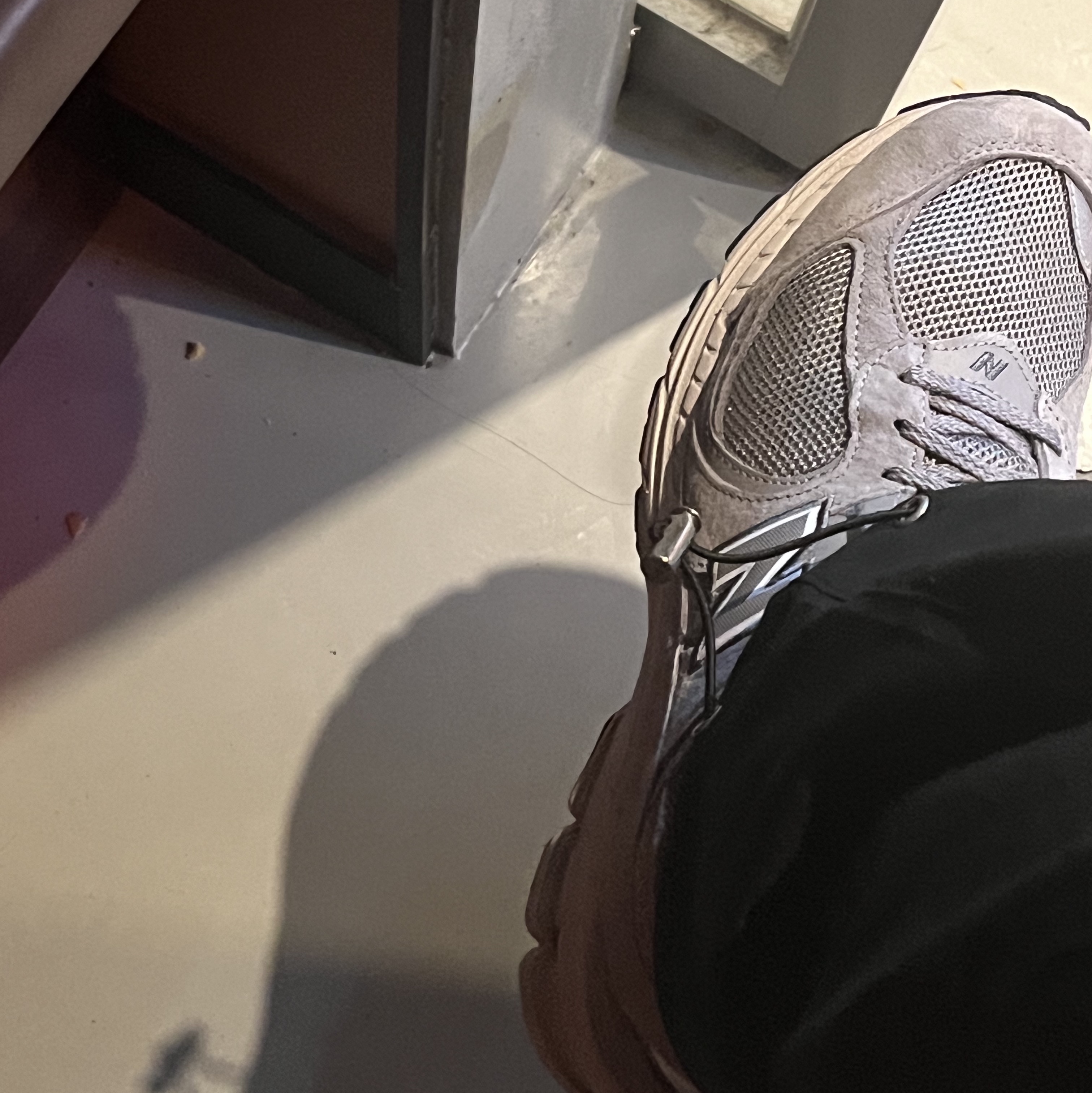 New Balance 2002R Grey 착용 스타일 - 2