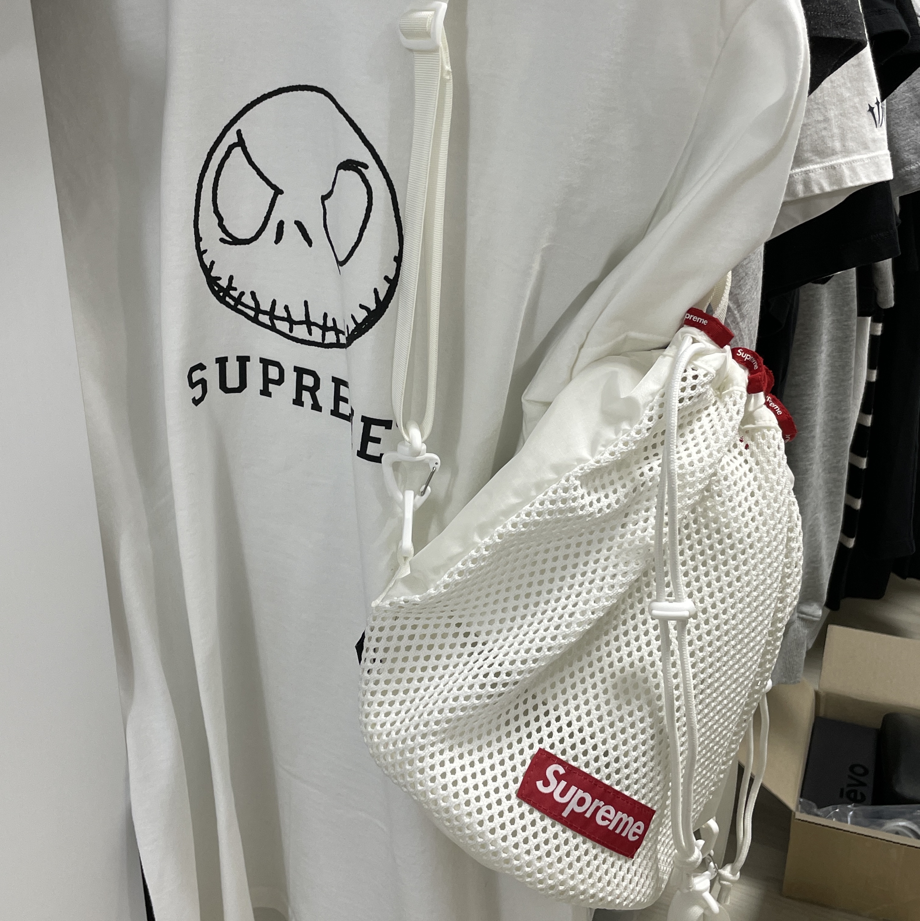 Supreme Skeleton T-Shirt White - 23FW, Supreme Mesh Small Backpack White - 23SS 착용 스타일