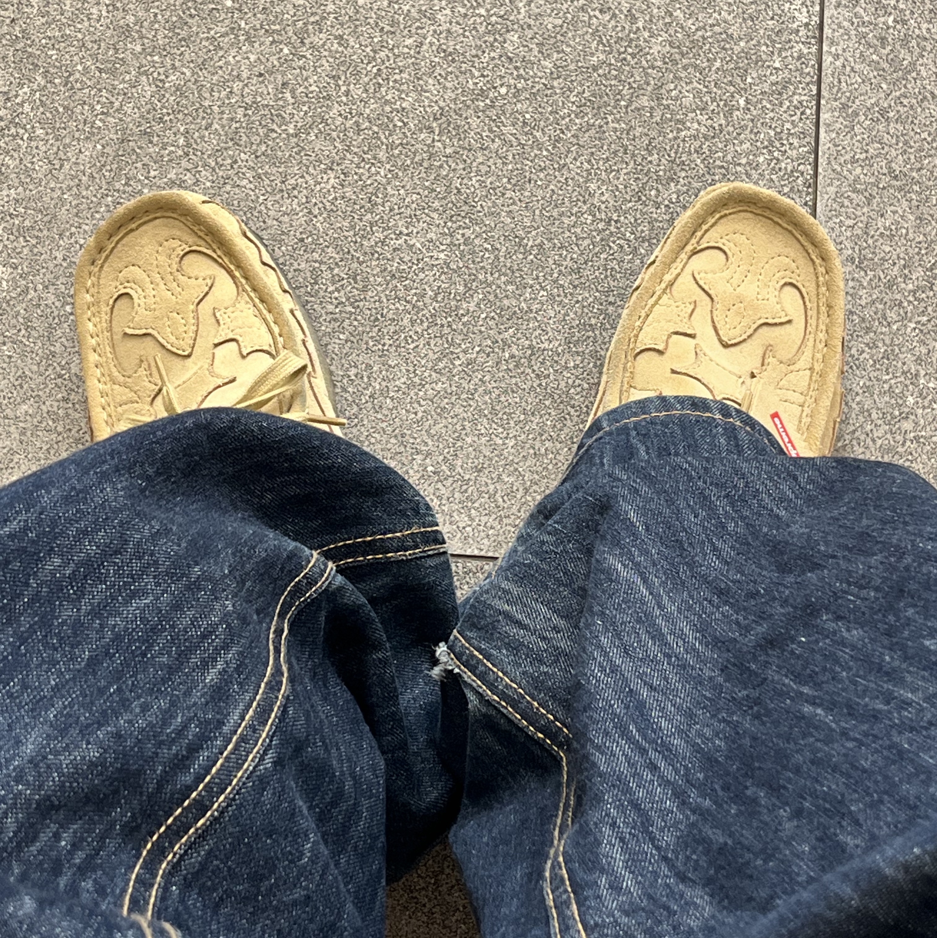 Clarks x Supreme Wallabee Gold 착용 스타일