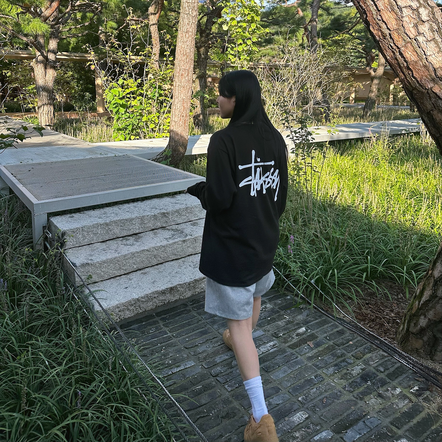 Stussy Basic Stussy LS T-Shirt Black 2022, Nike x Supreme Air Force 1 Low Flax 착용 스타일 - 1