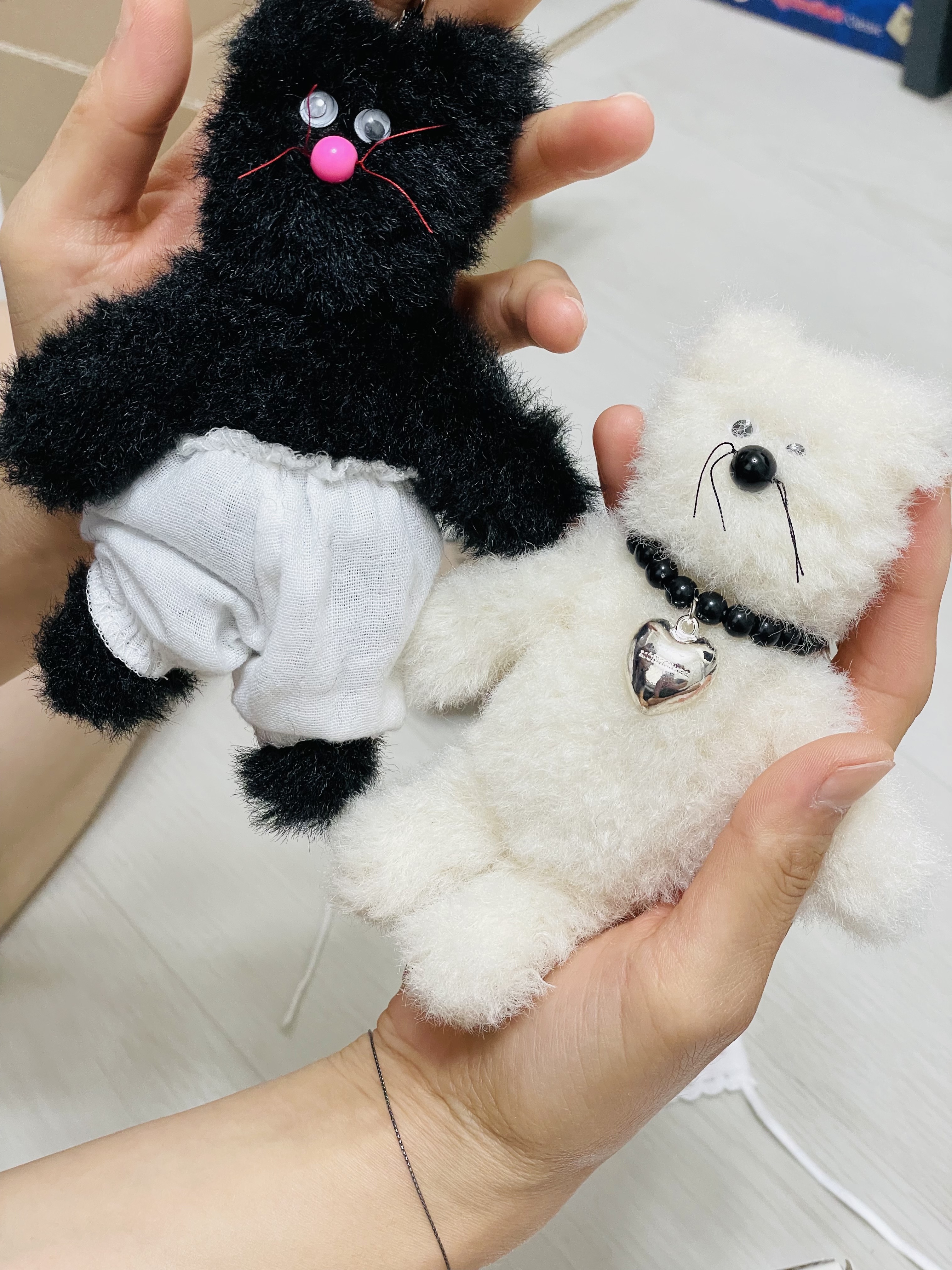 Monamhee Beulpingi Keyring with White Pants Black, STU x Monamhee Stu's Apron 착용 스타일 - 2