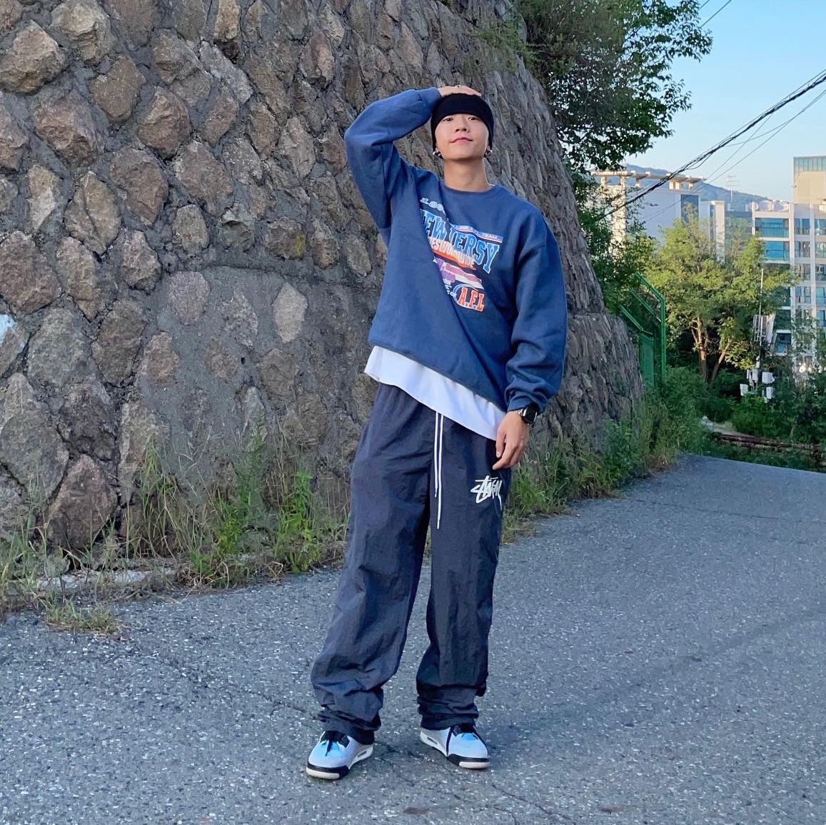 Jordan 4 Retro University Blue, Nike x Stussy Beach Pants Off Noir 착용 스타일