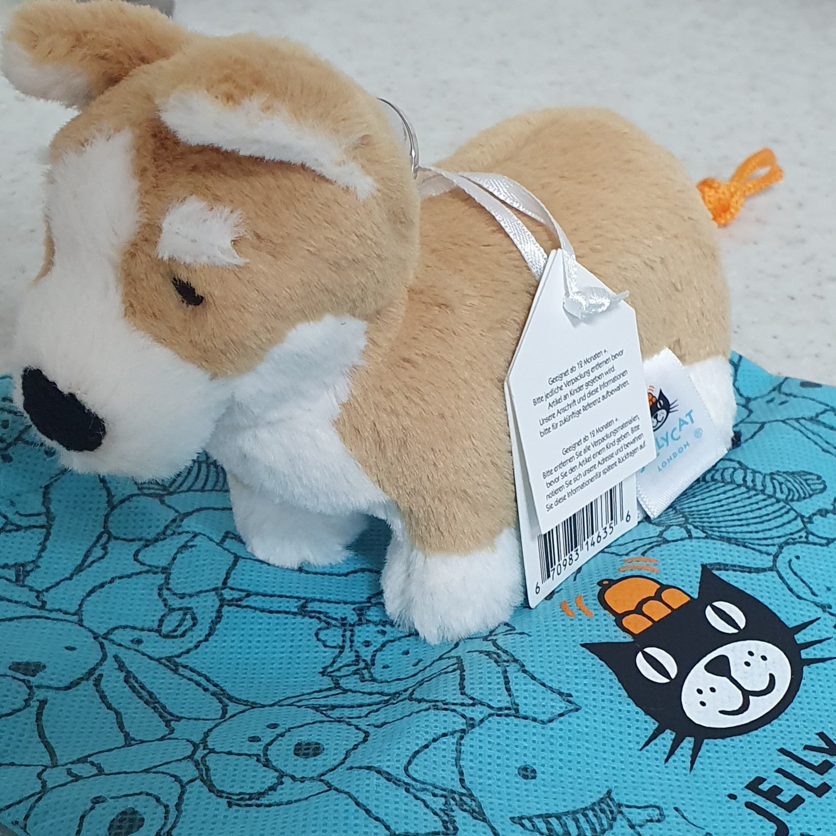 Jellycat Betty Corgi Bag Charm Honey 착용 스타일