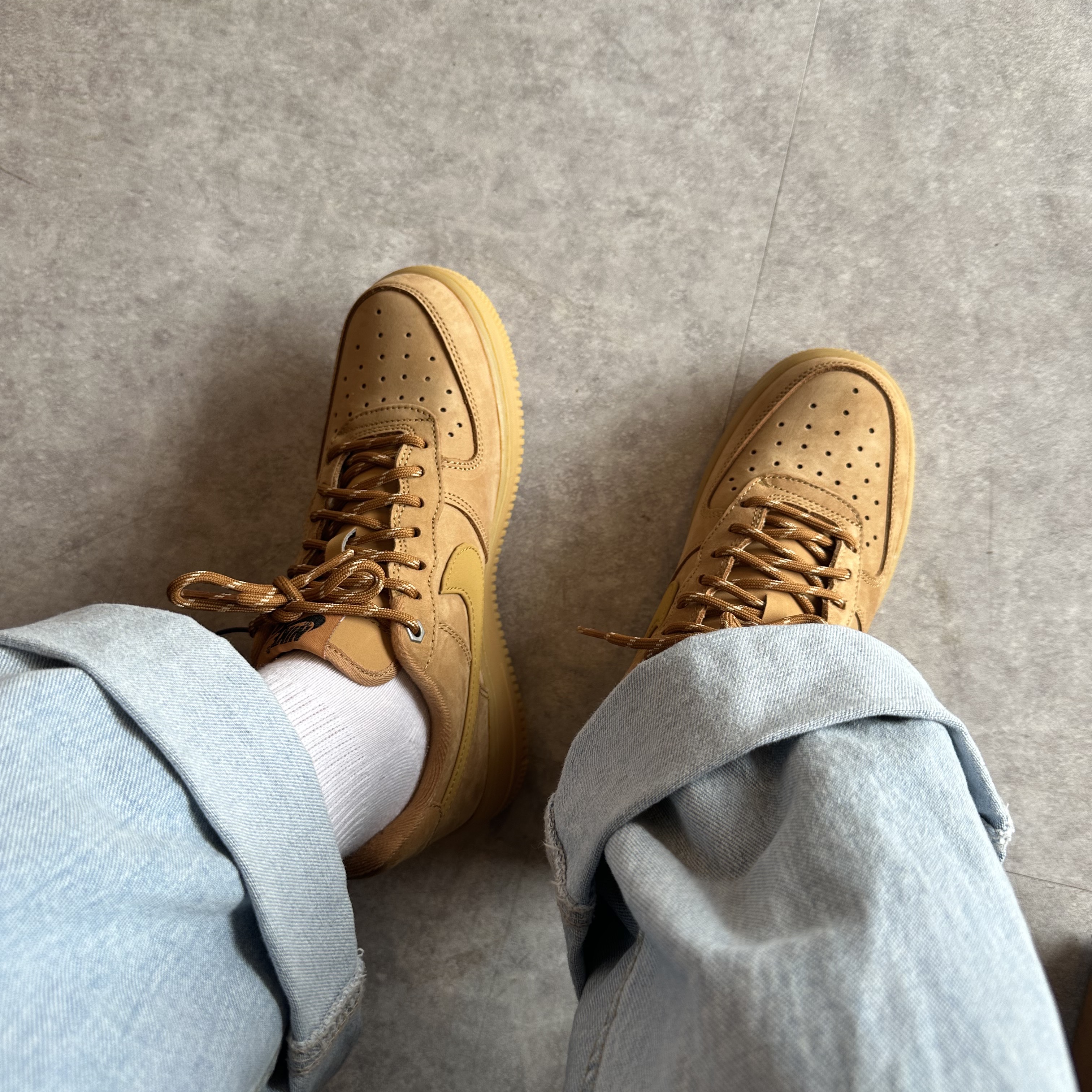 Nike Air Force 1 '07 WB Flax 착용 스타일