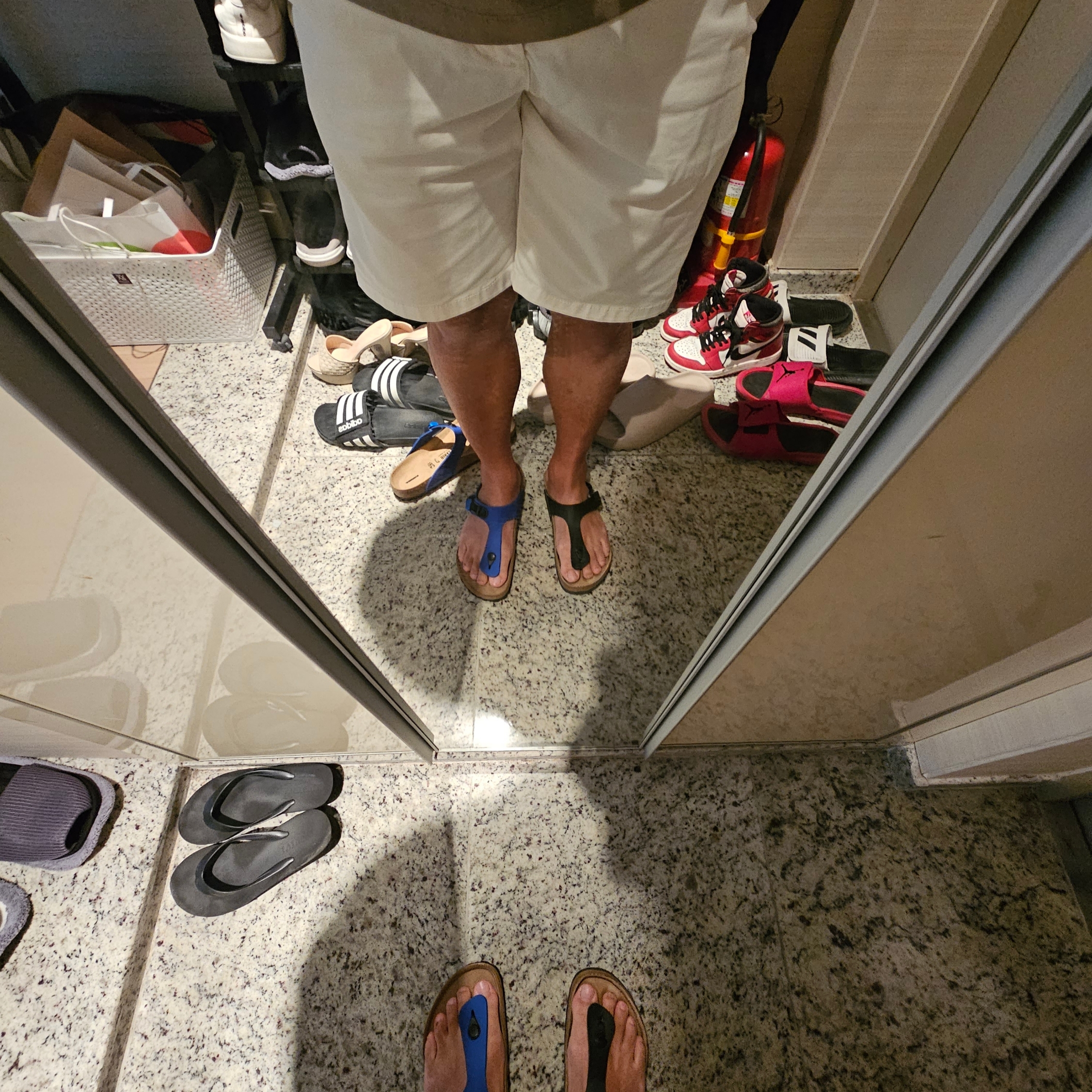 Birkenstock x Ader Error Gizeh Tech Ultra Blue 착용 스타일 - 3