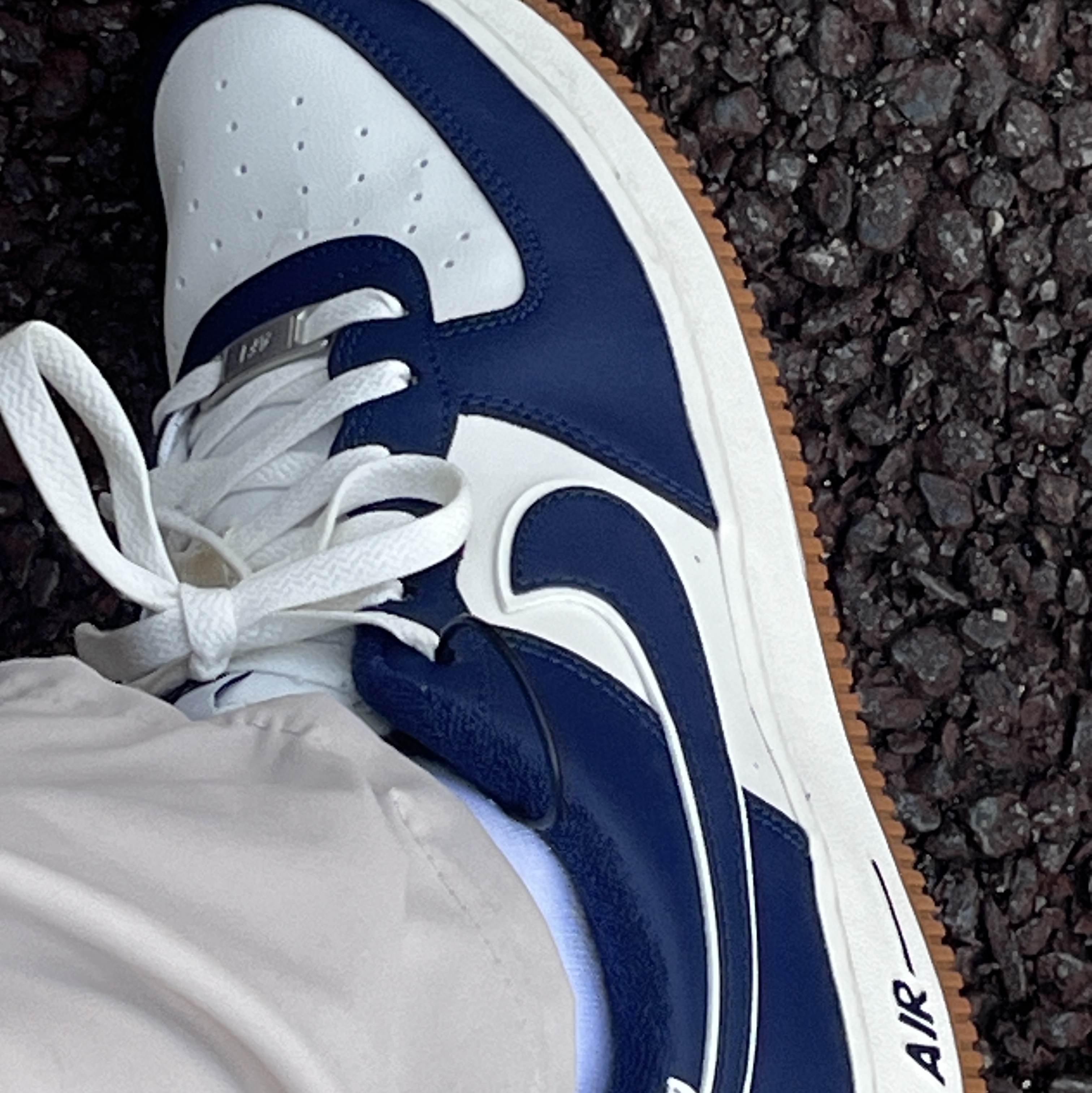 (GS) Nike Air Force 1 LV8 3 Midnight Navy 착용 스타일 - 2