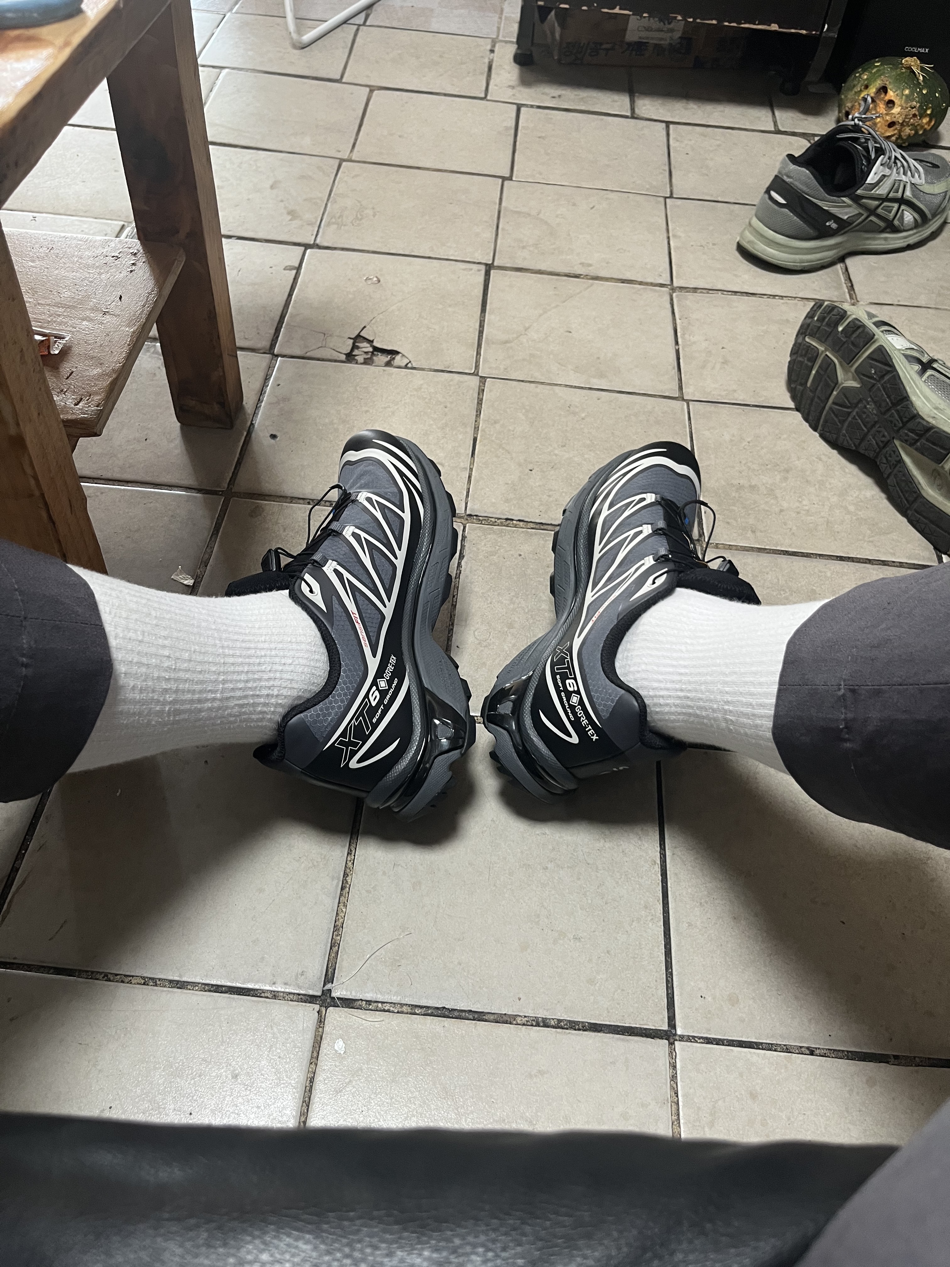 Salomon XT-6 Gore-Tex Black Ebony 착용 스타일