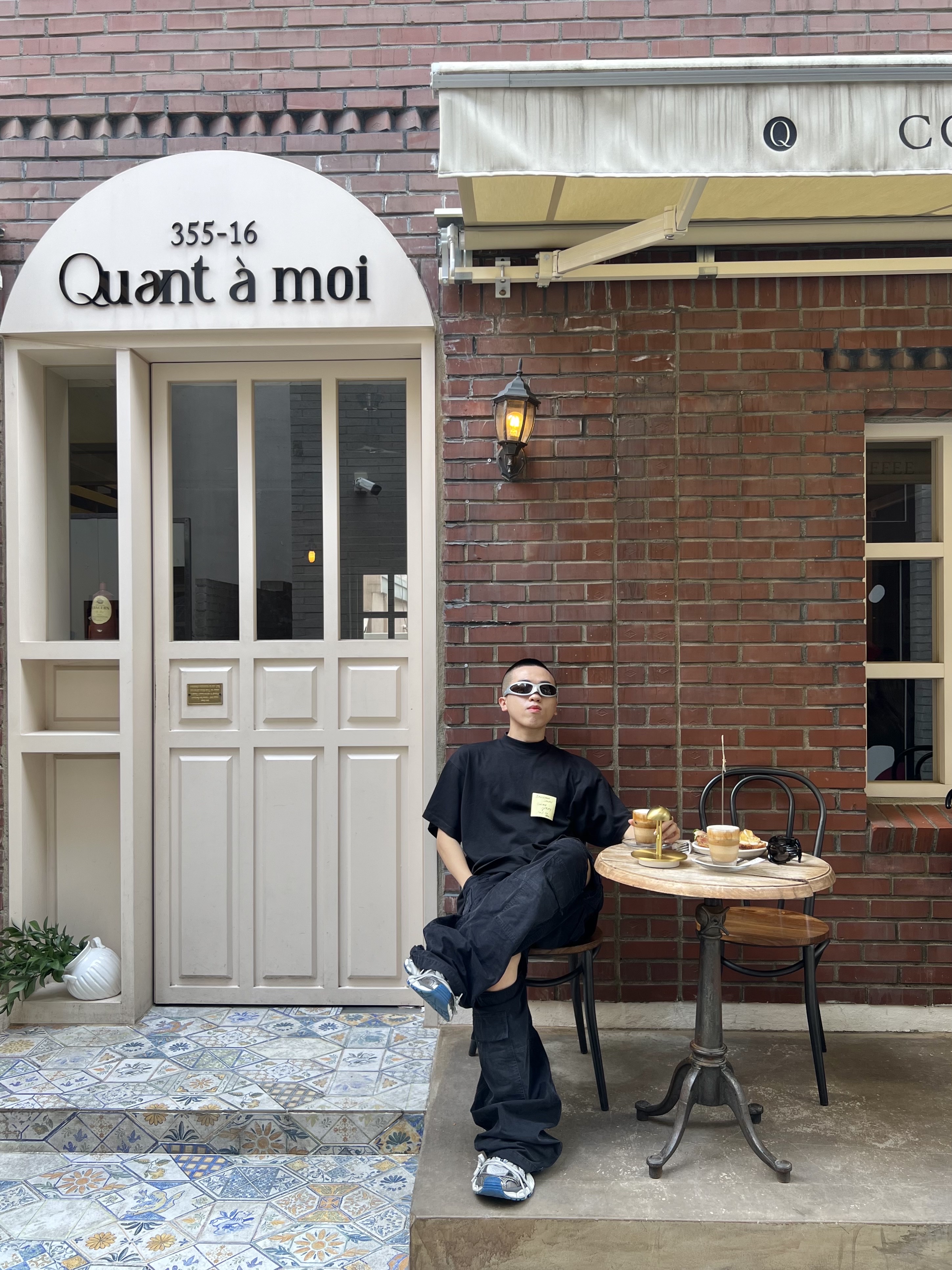 Balenciaga Sticky Note T-Shirt Oversized Black Faded, Balenciaga Cotton Ripstop Large Fit Cargo Pants Black 착용 스타일 - 1