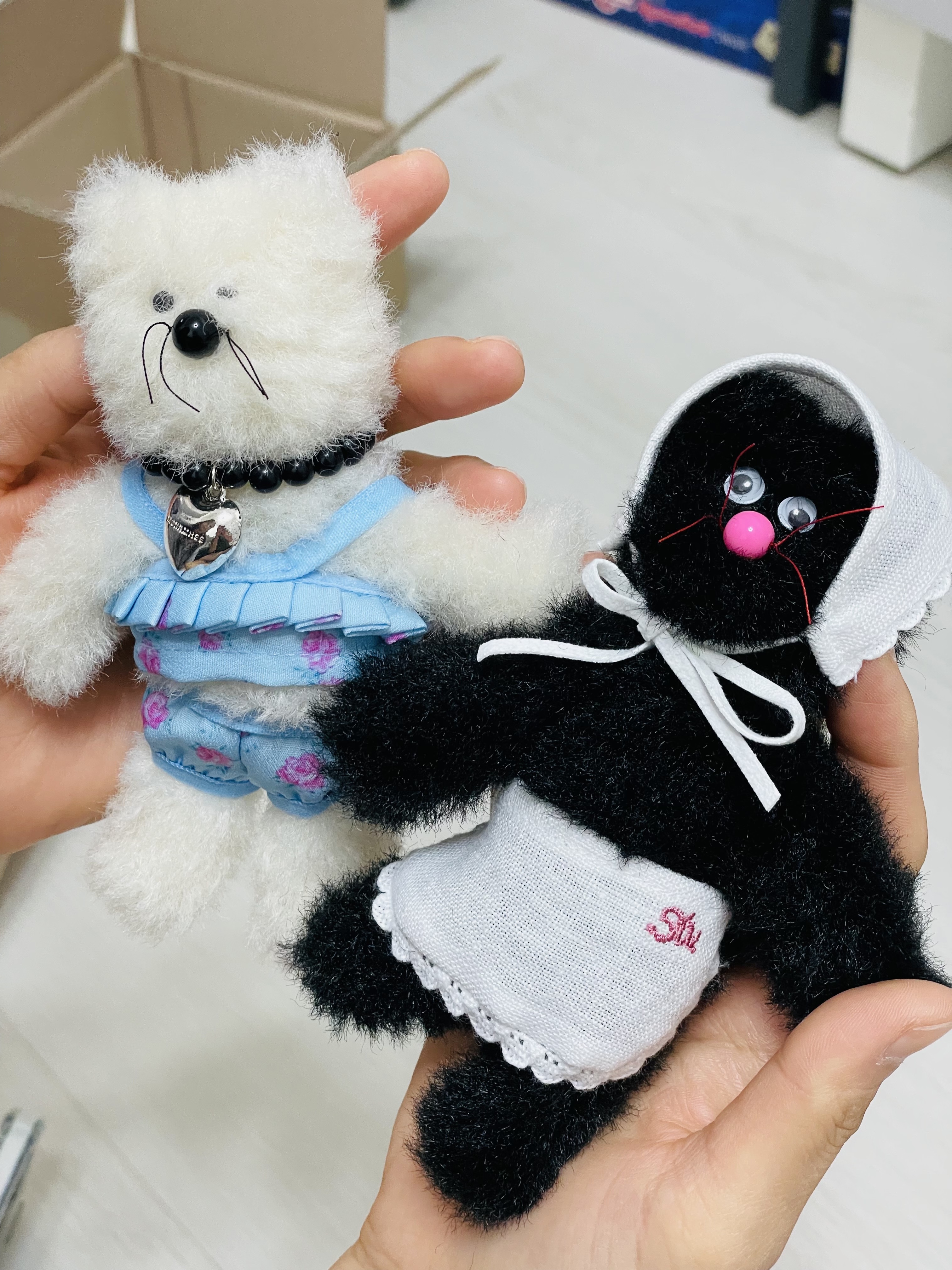 Monamhee Beulpingi Keyring with White Pants Black, STU x Monamhee Stu's Apron 착용 스타일 - 1