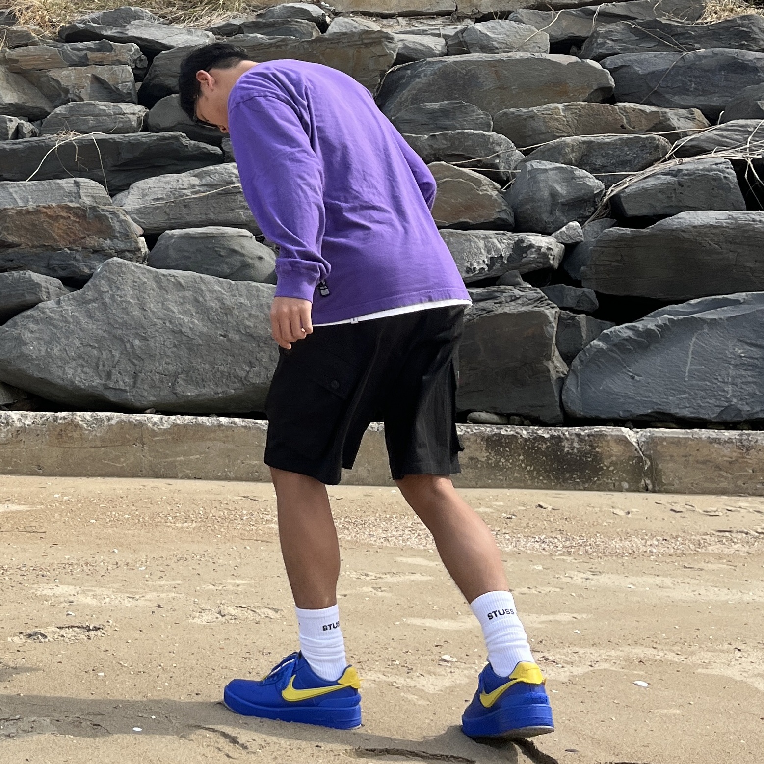 Nike x Ambush Air Force 1 Low SP Game Royal and Vivid Sulfur 착용 스타일 - 4