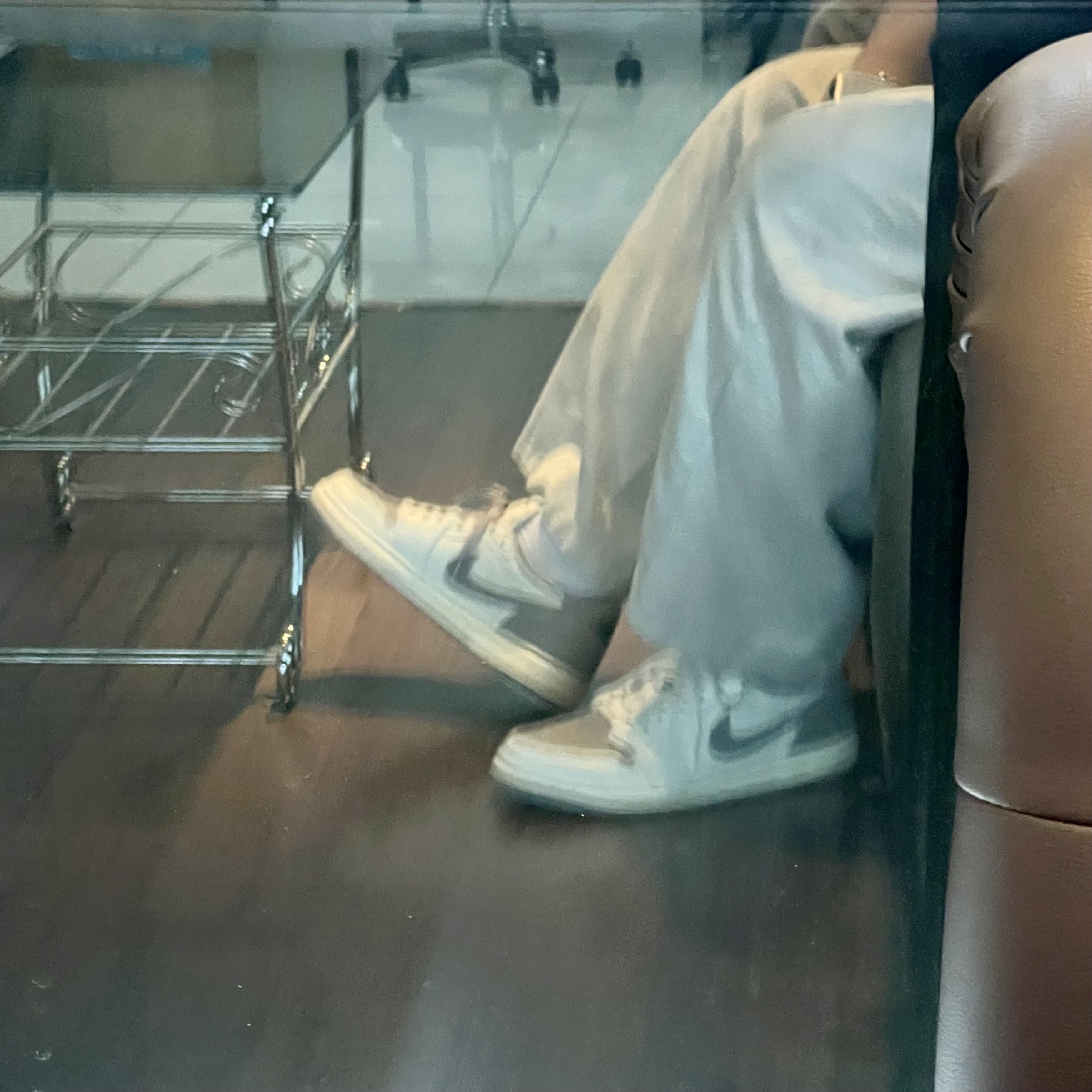 Jordan 1 Retro Low OG Atmosphere Grey 착용 스타일 - 2