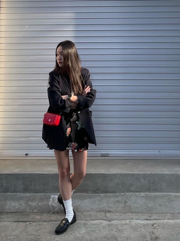 Heeari Women Poppy Chain Mini Bag Red, Heeari Women Poppy Chain Mini Bag Yellow 착용 스타일 - 1