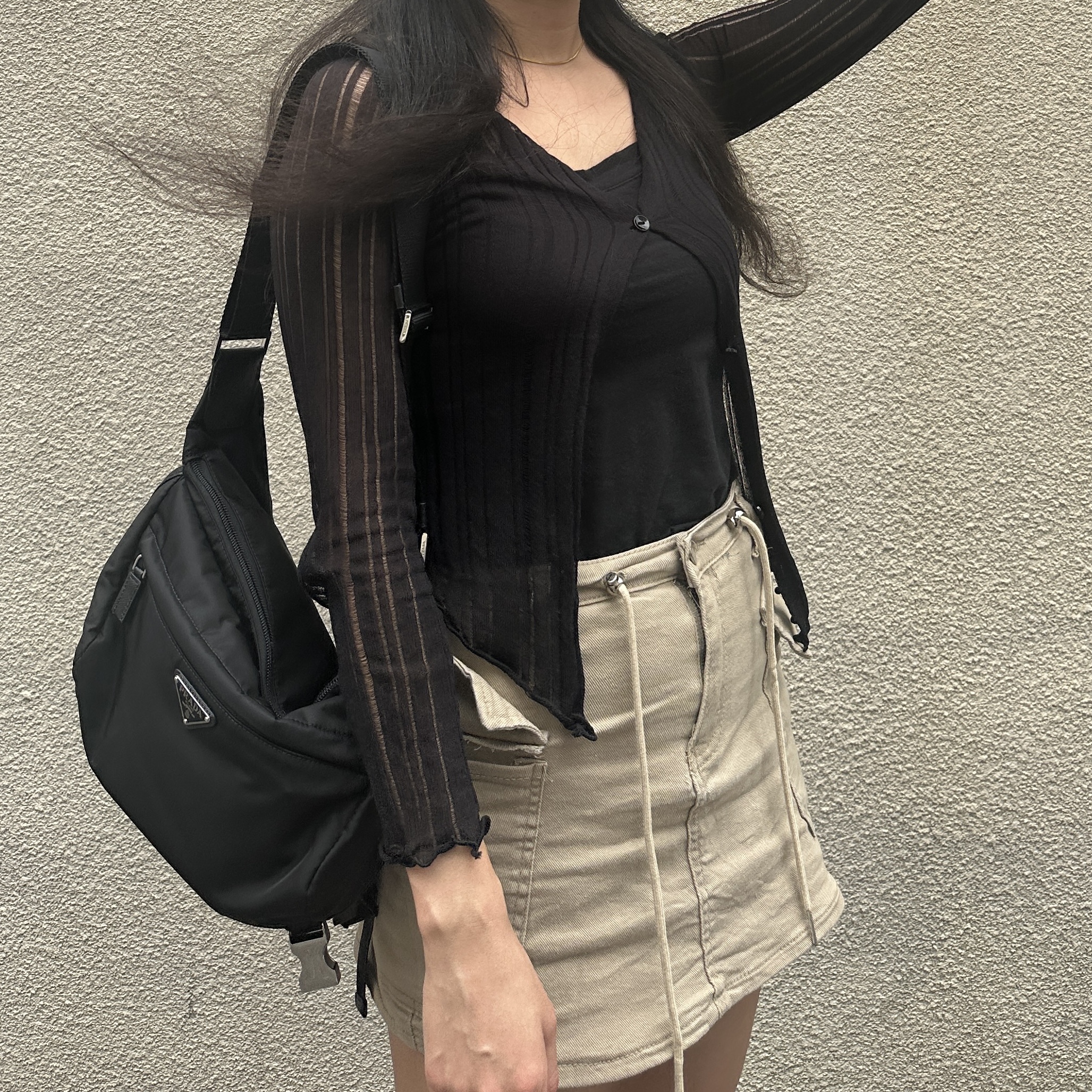 Prada Re-Nylon and Saffiano Leather Shoulder Bag Black 착용 스타일