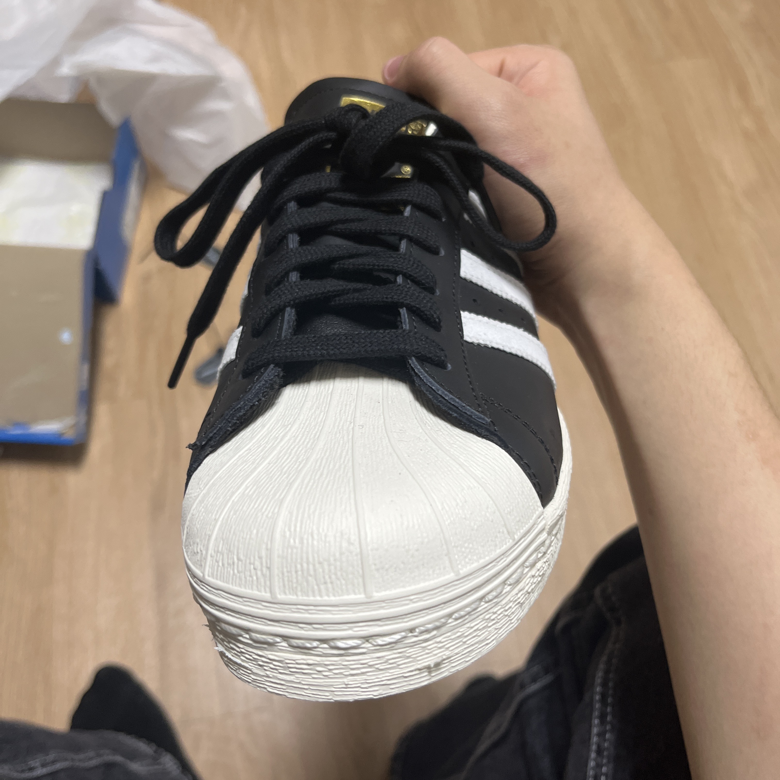 Adidas Superstar 82 FI Core Black 착용 스타일 - 2