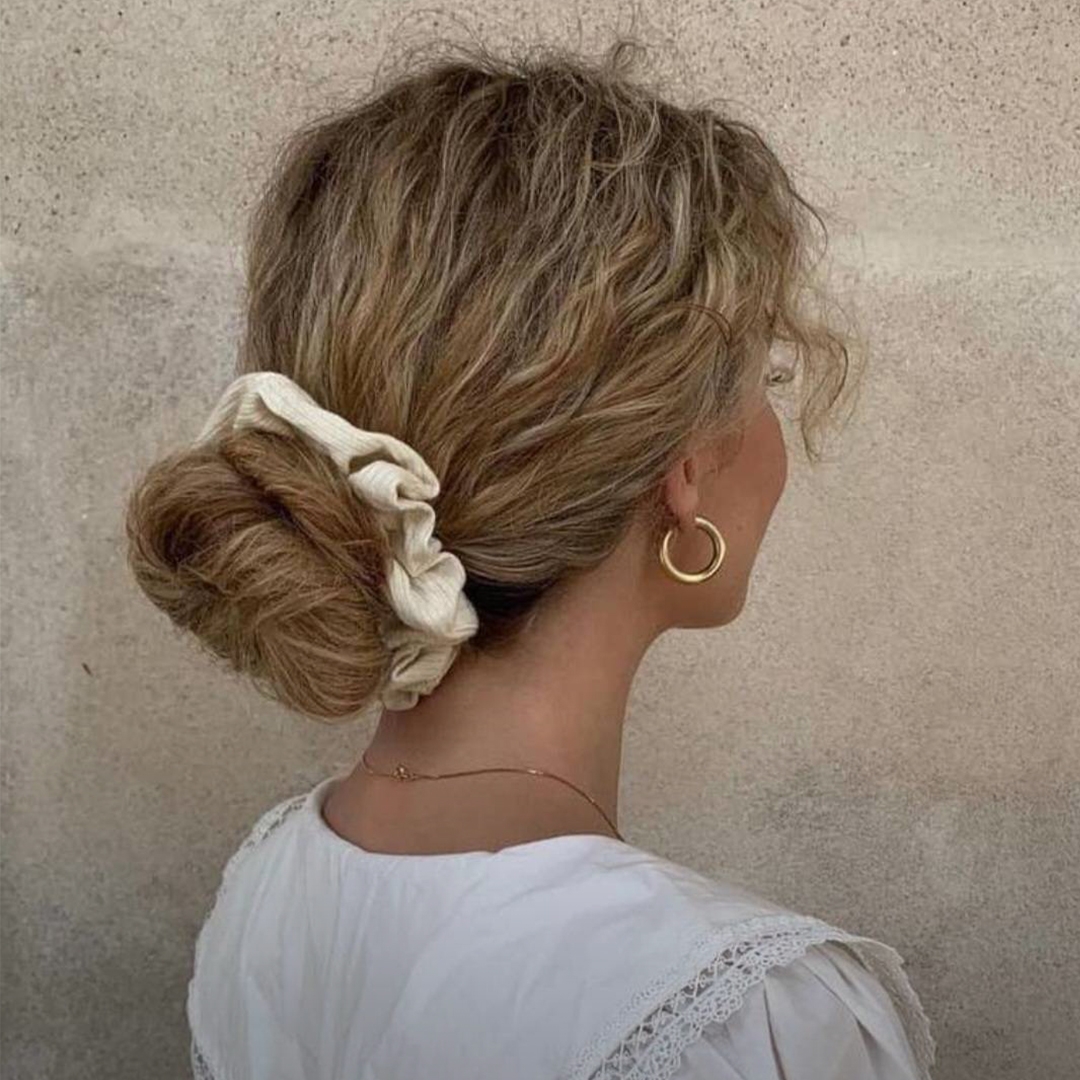 (W) Sandy Liang Princess Scrunchie Butter Yellow, (W) Prada Re-Nylon Scrunchie Black Alabaster Pink 착용 스타일 - 2