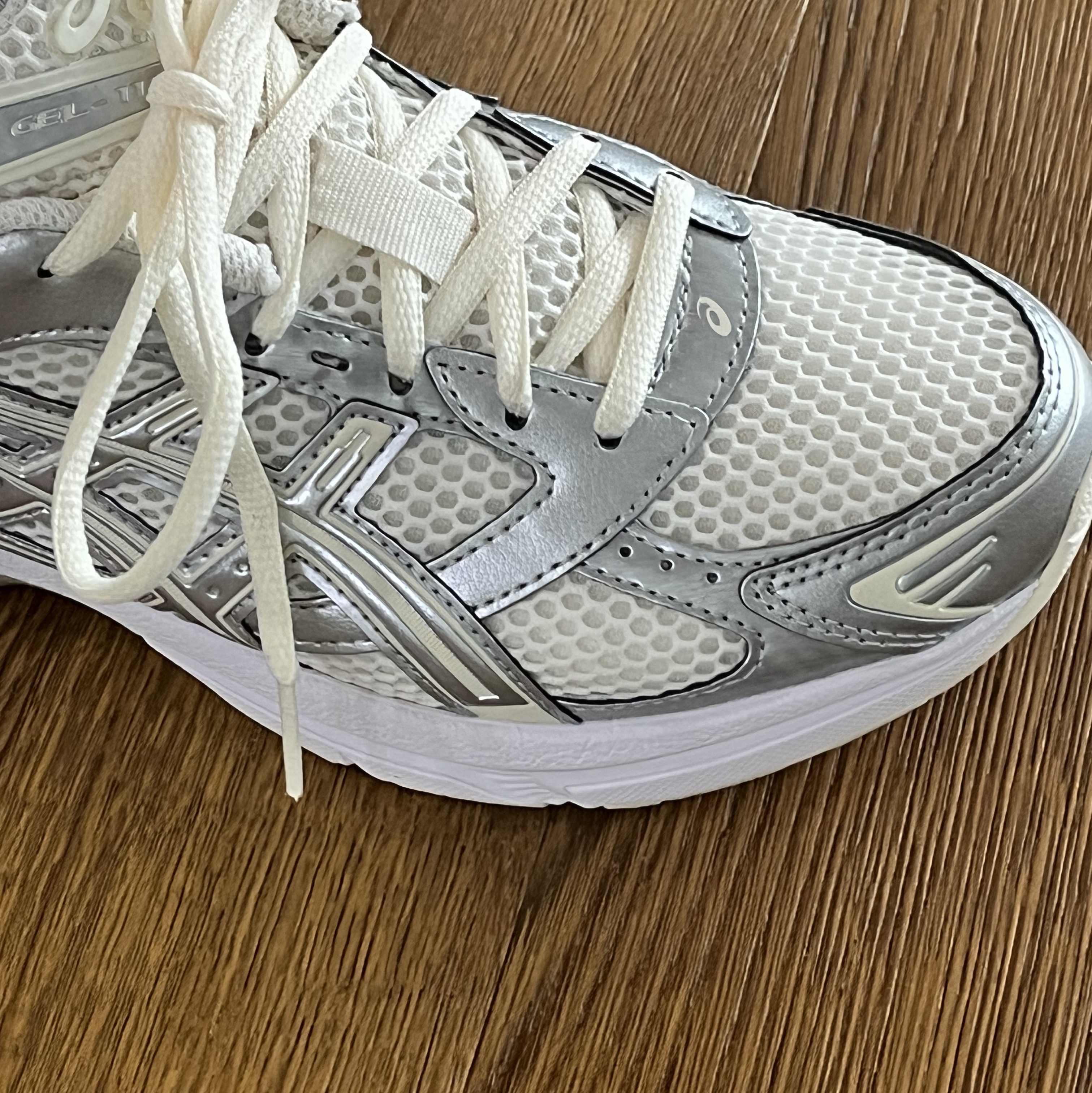 (W) Asics Gel-1130 Cream Pure Silver 착용 스타일 - 2