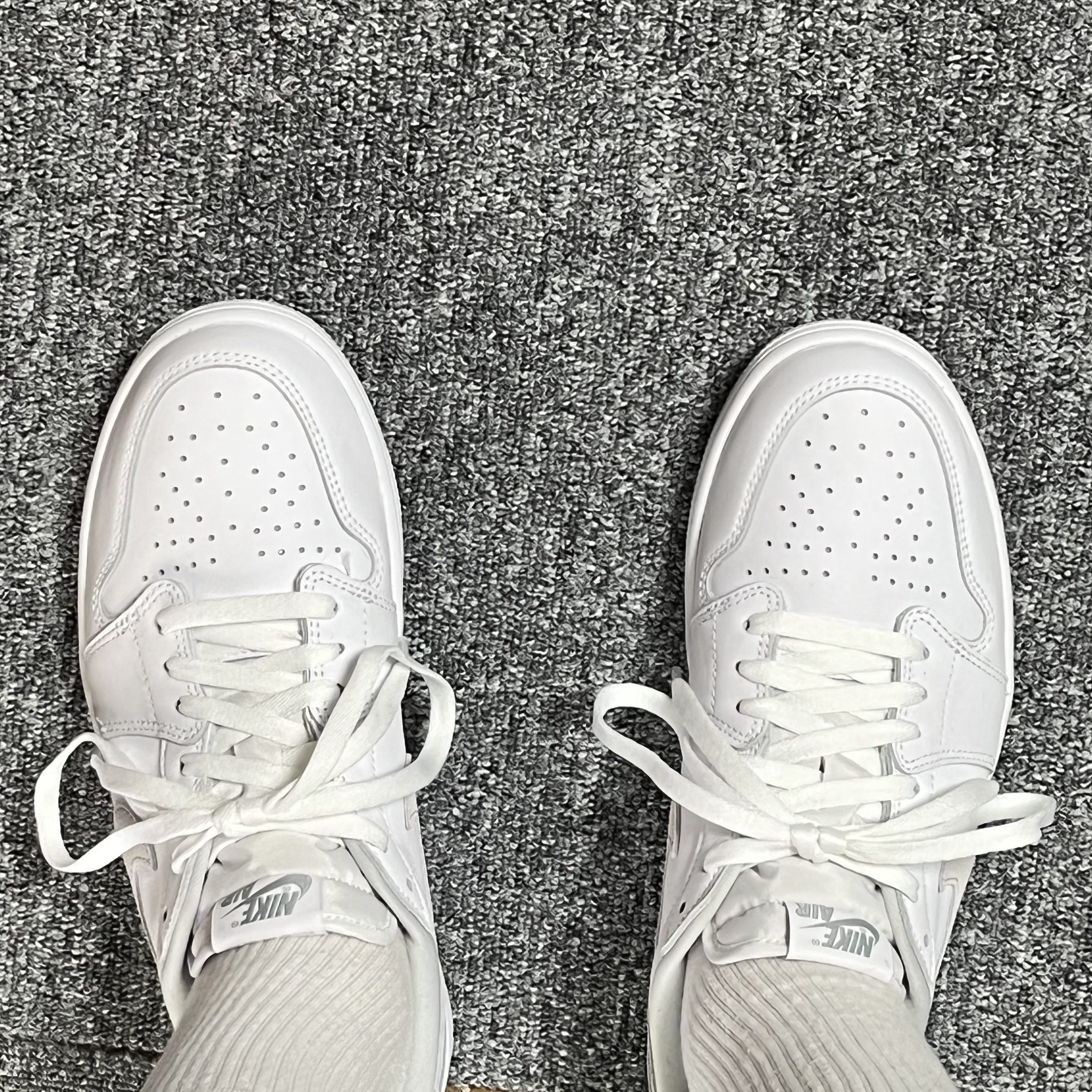 Jordan 1 Low OG Neutral Grey 착용 스타일 - 2