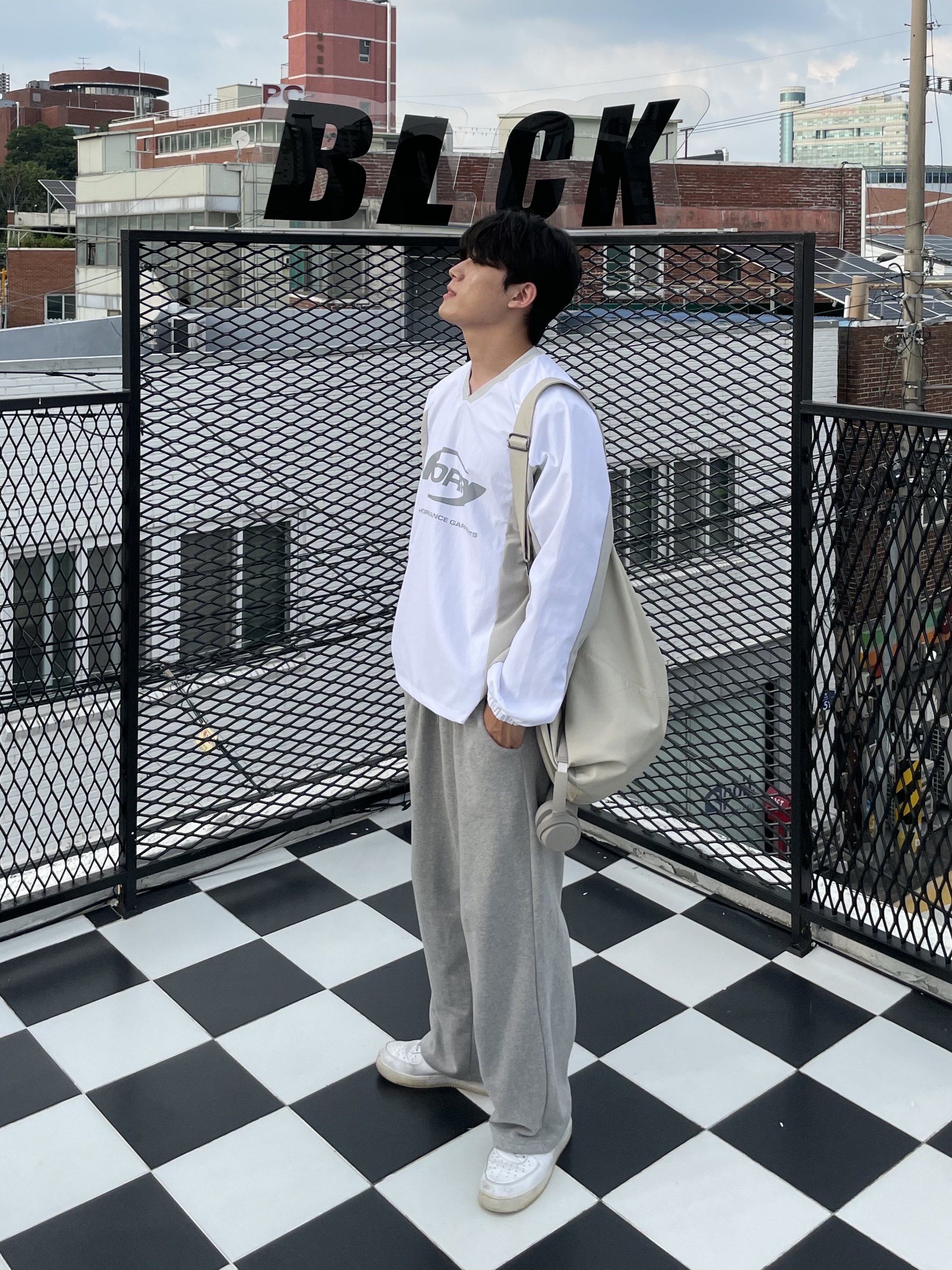 Sony WH-1000XM5 Silver (Korean Ver.), Nike Air Force 1 '07 Fresh White 착용 스타일 - 5