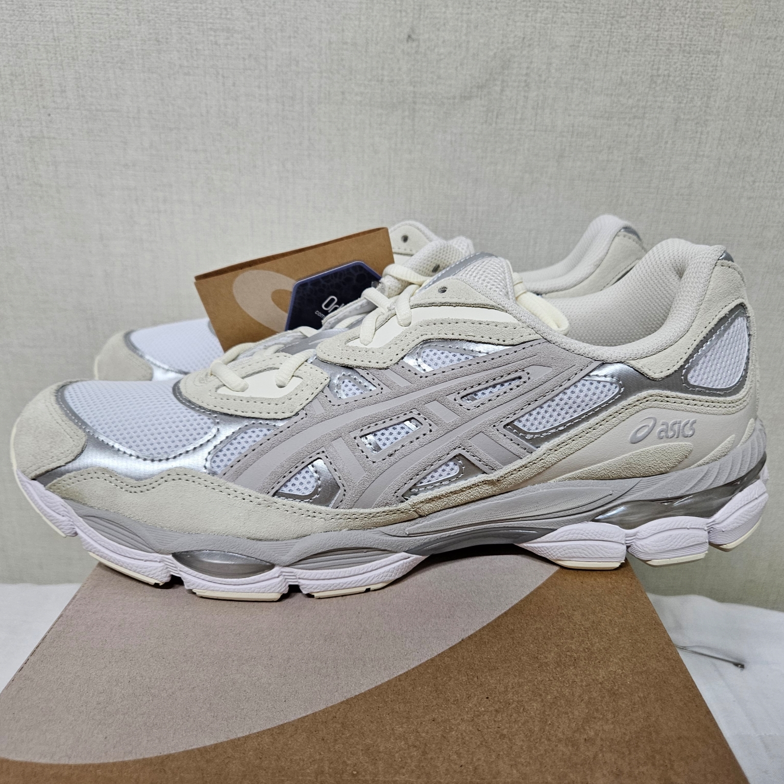 Asics Gel-NYC White Oyster Grey 착용 스타일