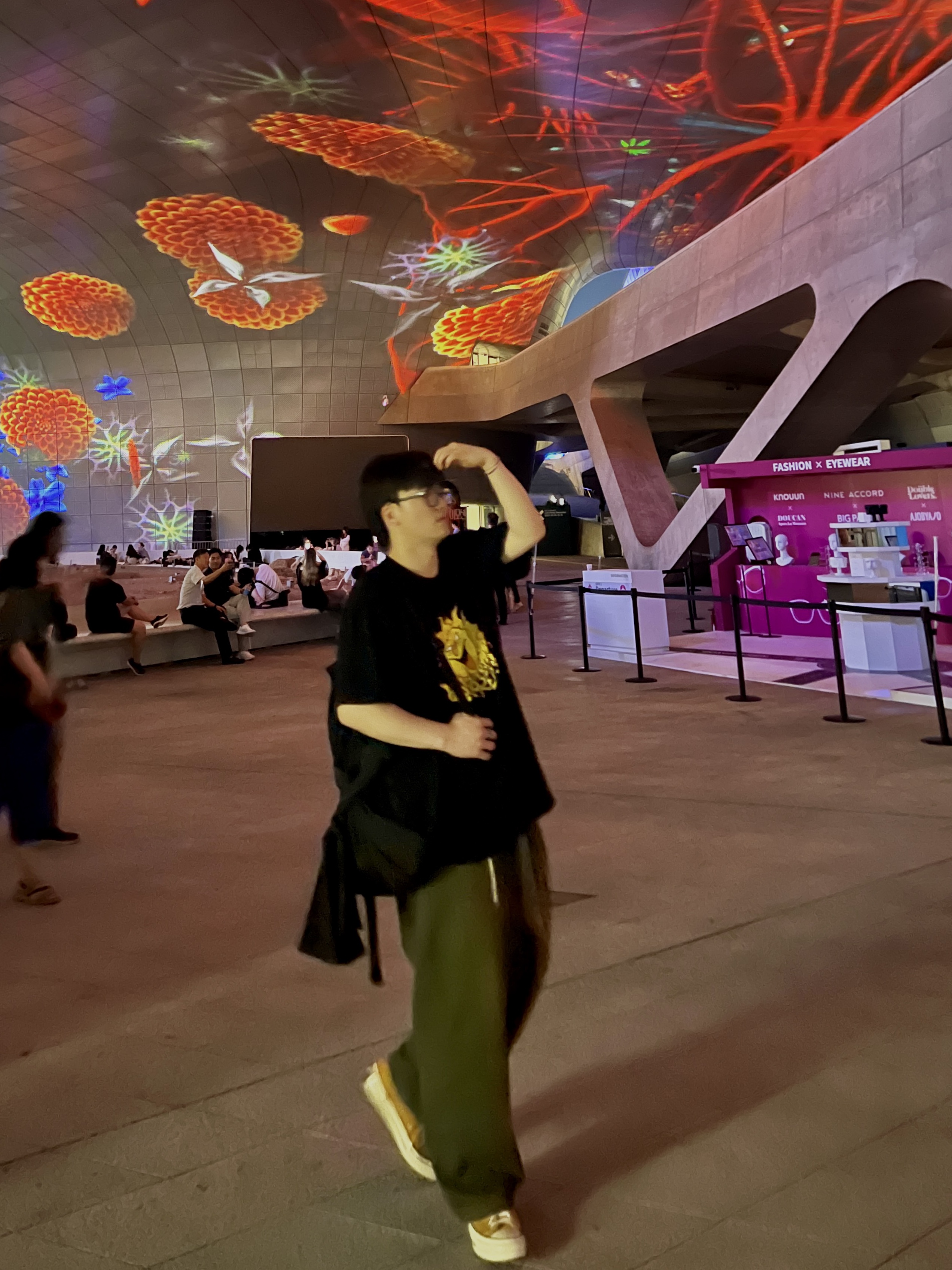 Supreme Sun T-Shirt Black - 20FW, Converse Chuck 70 Ox Vintage Canvas Sunflower 착용 스타일