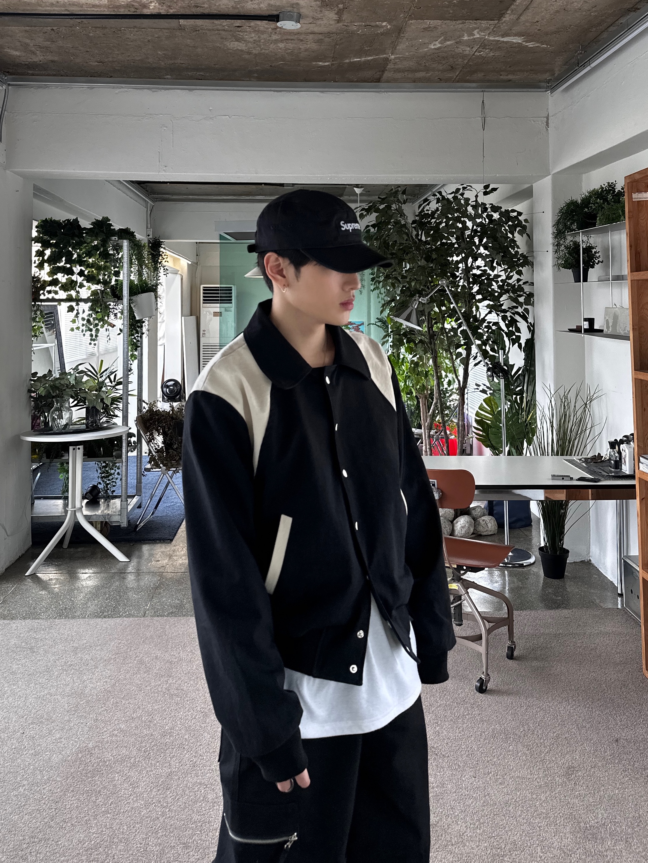 Maison Mihara Yasuhiro Wayne OG Sole Leather Low-top Sneakers Black White, Supreme Washed Chino Twill Camp Cap Black 착용 스타일 - 4