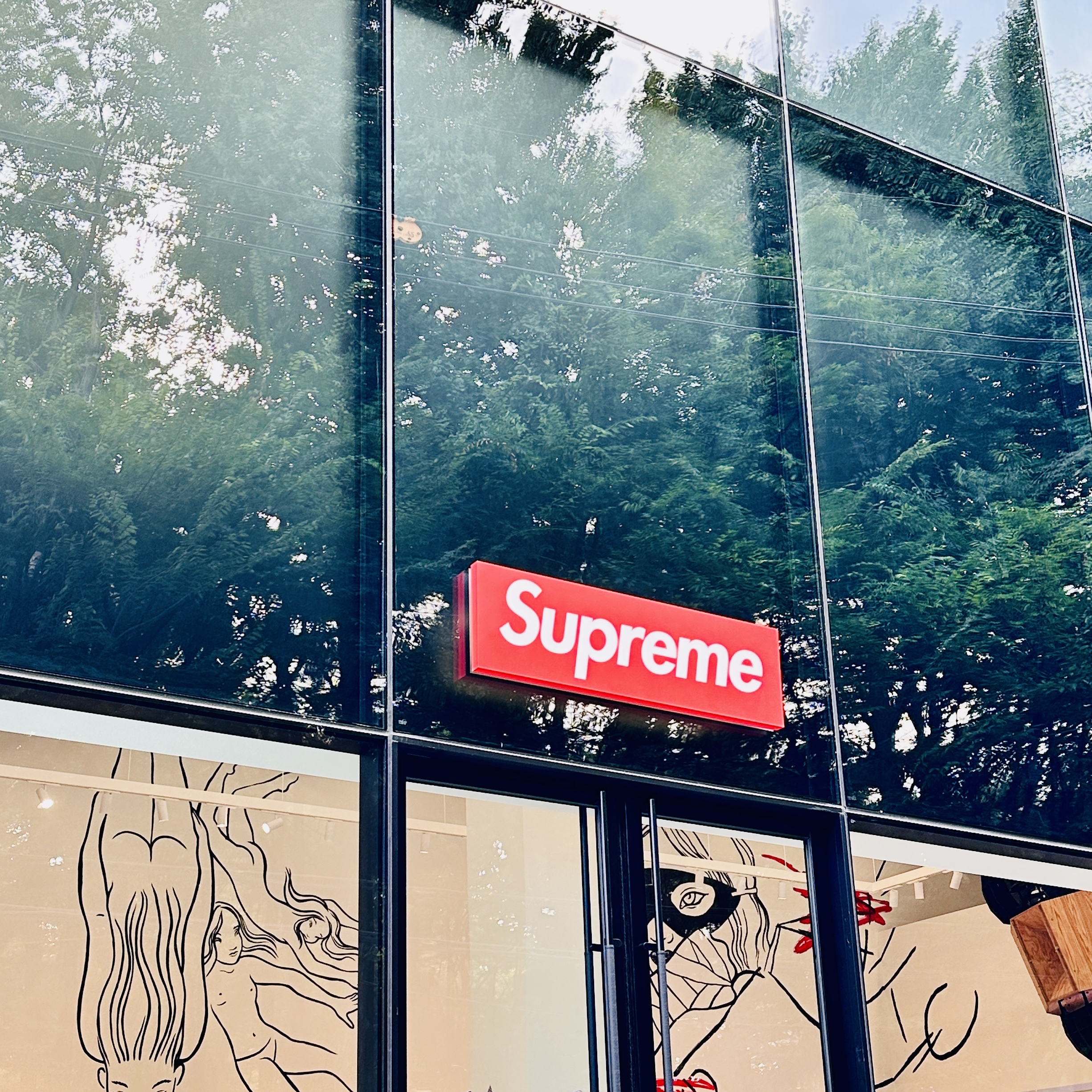 Supreme Stencil T-Shirt White - 23FW, Supreme Hanes Boxer Briefs White (4 Pack) 착용 스타일 - 3
