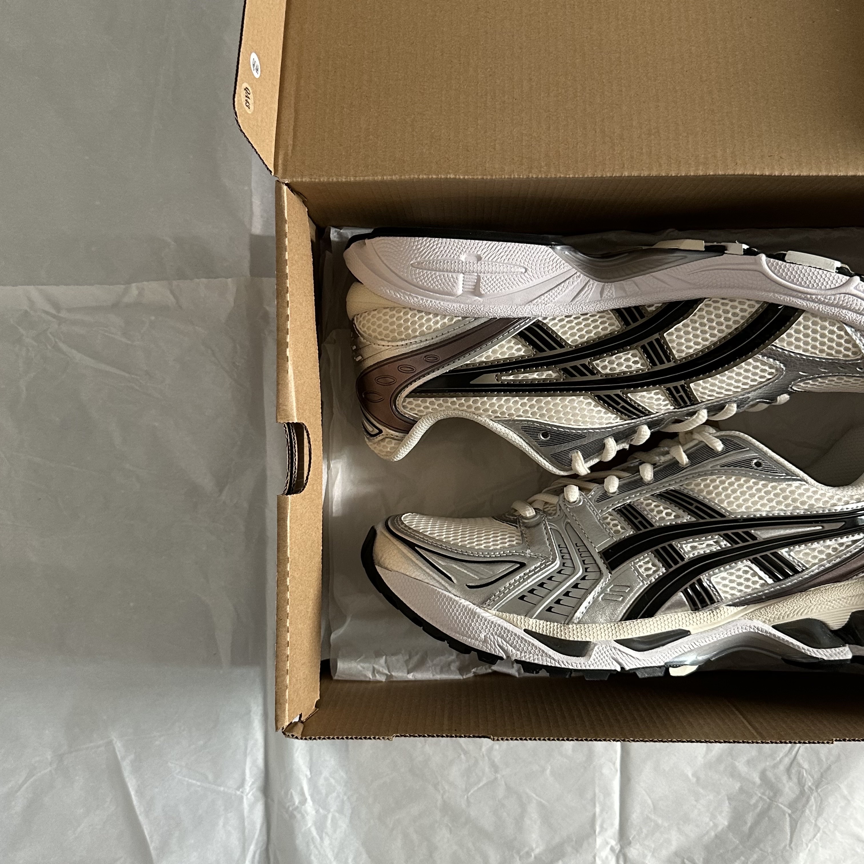 Asics Gel-Kayano 14 Cream Black 착용 스타일 - 1