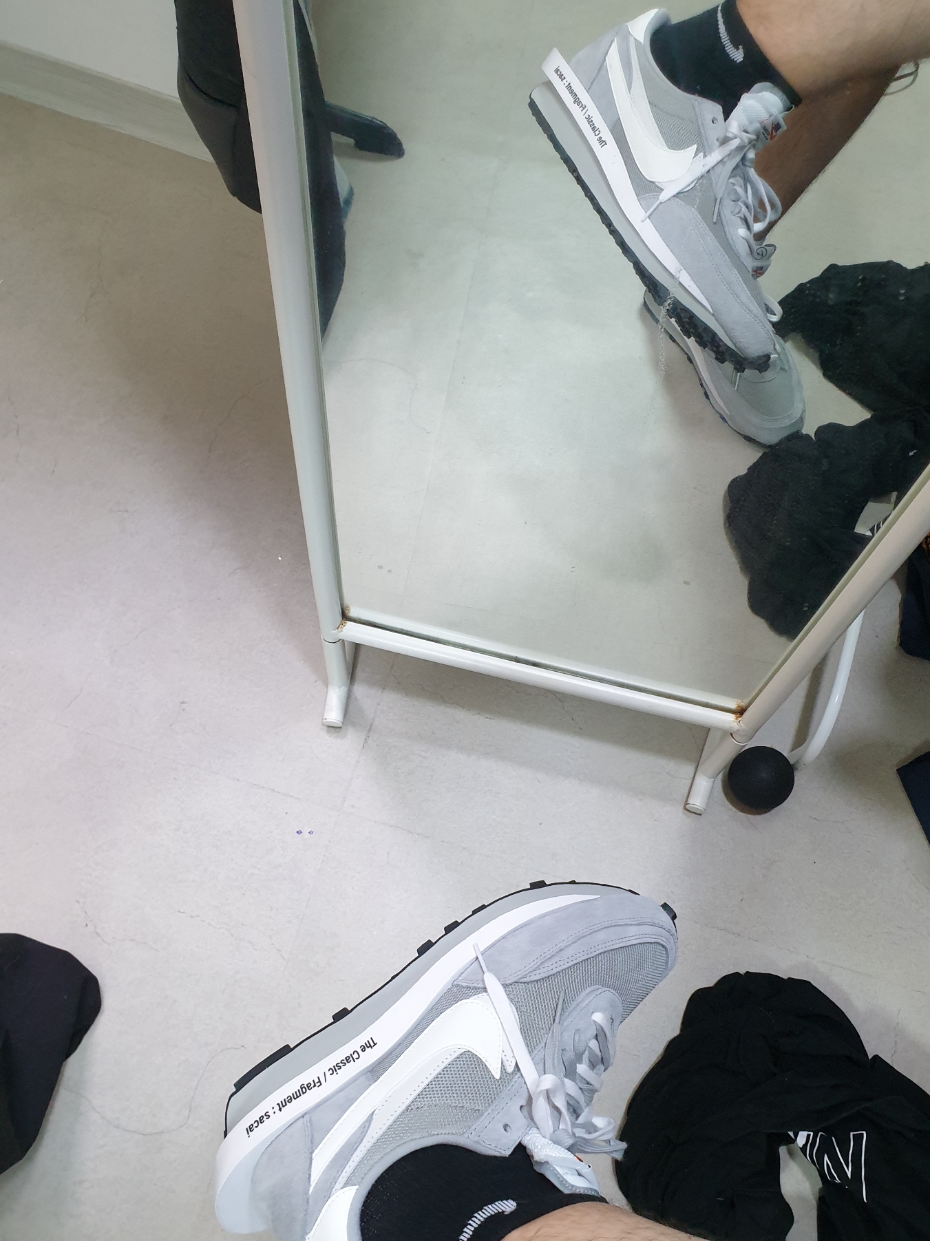 Nike x Sacai x Fragment LDWaffle Light Smoke Grey 착용 스타일 - 1