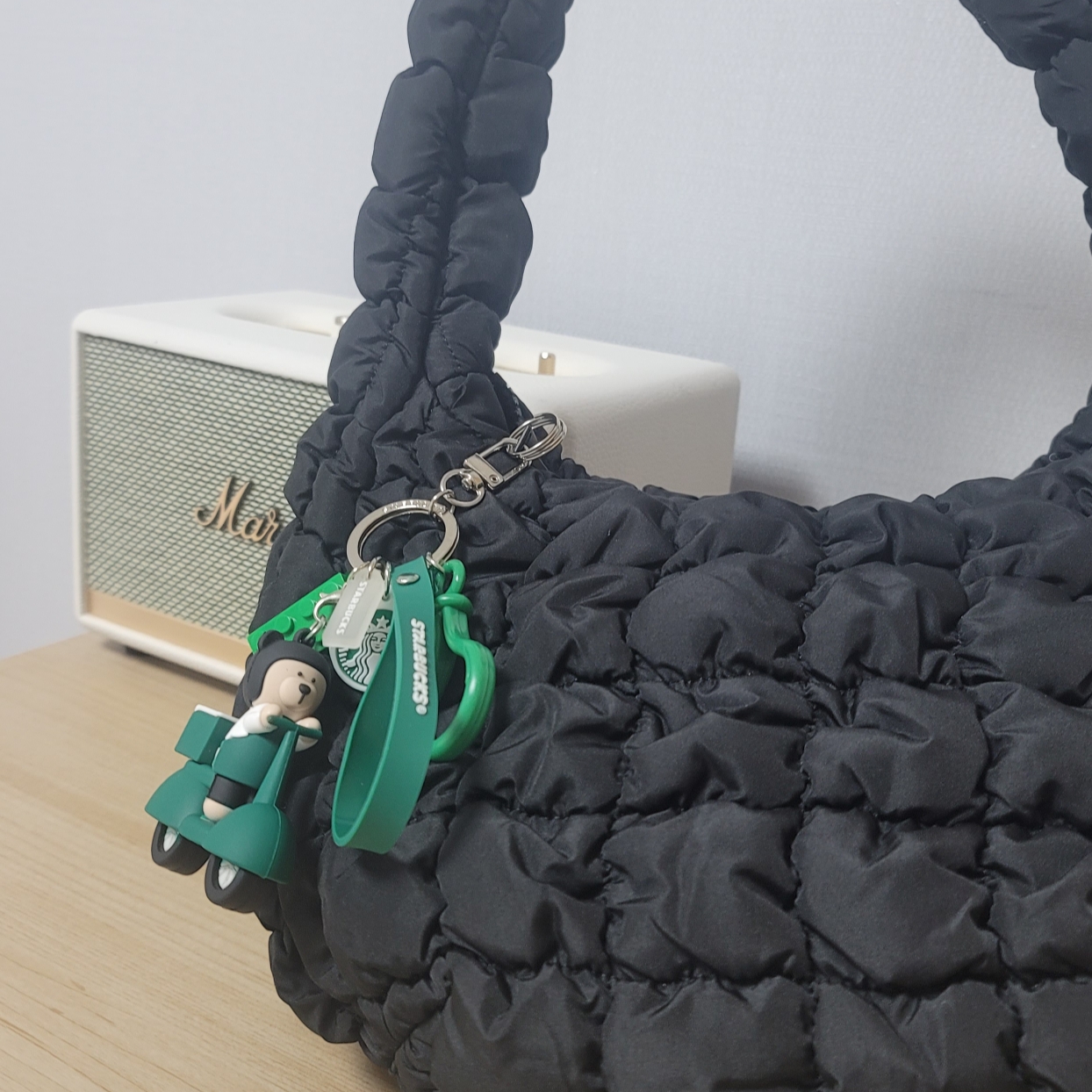 COS Quilted Mini Bag Black 착용 스타일