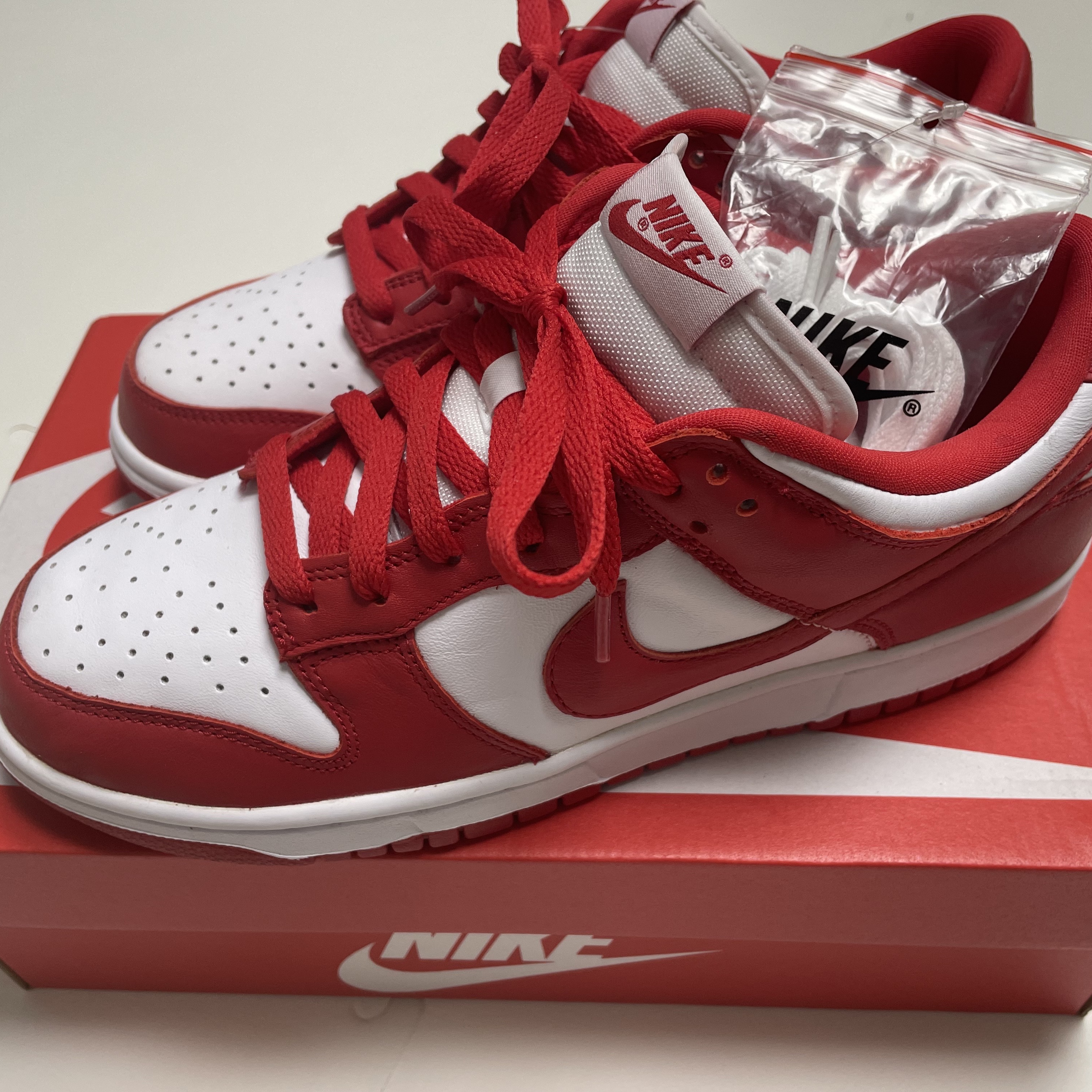Nike Dunk Low SP White and University Red 2023 착용 스타일 - 1