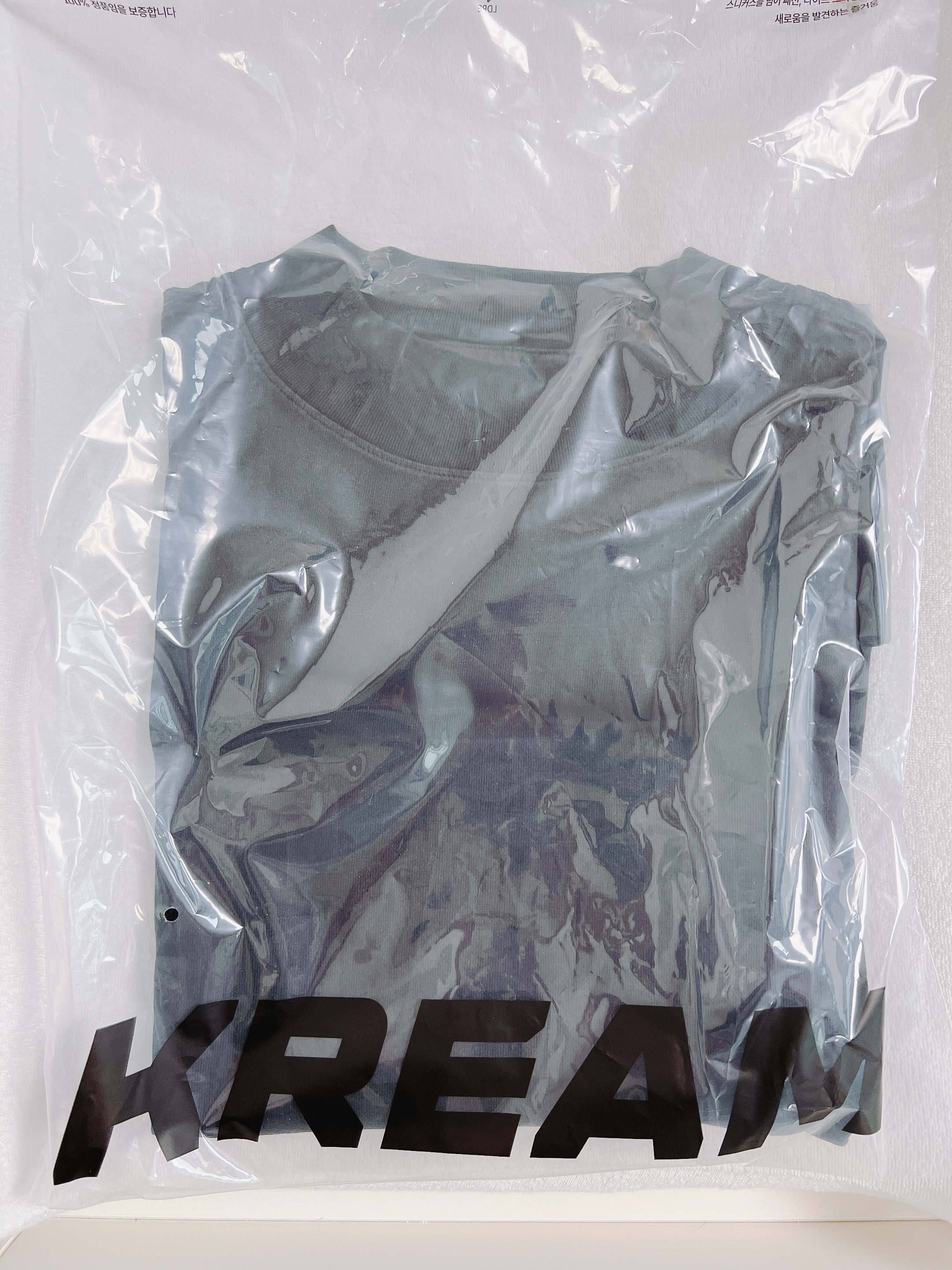 Yeezy Gap Engineered By Balenciaga Dove 3/4 Sleeve T-Shirt Black, Adidas Yeezy Slide Pure - Re-Release Ver. 착용 스타일 - 4