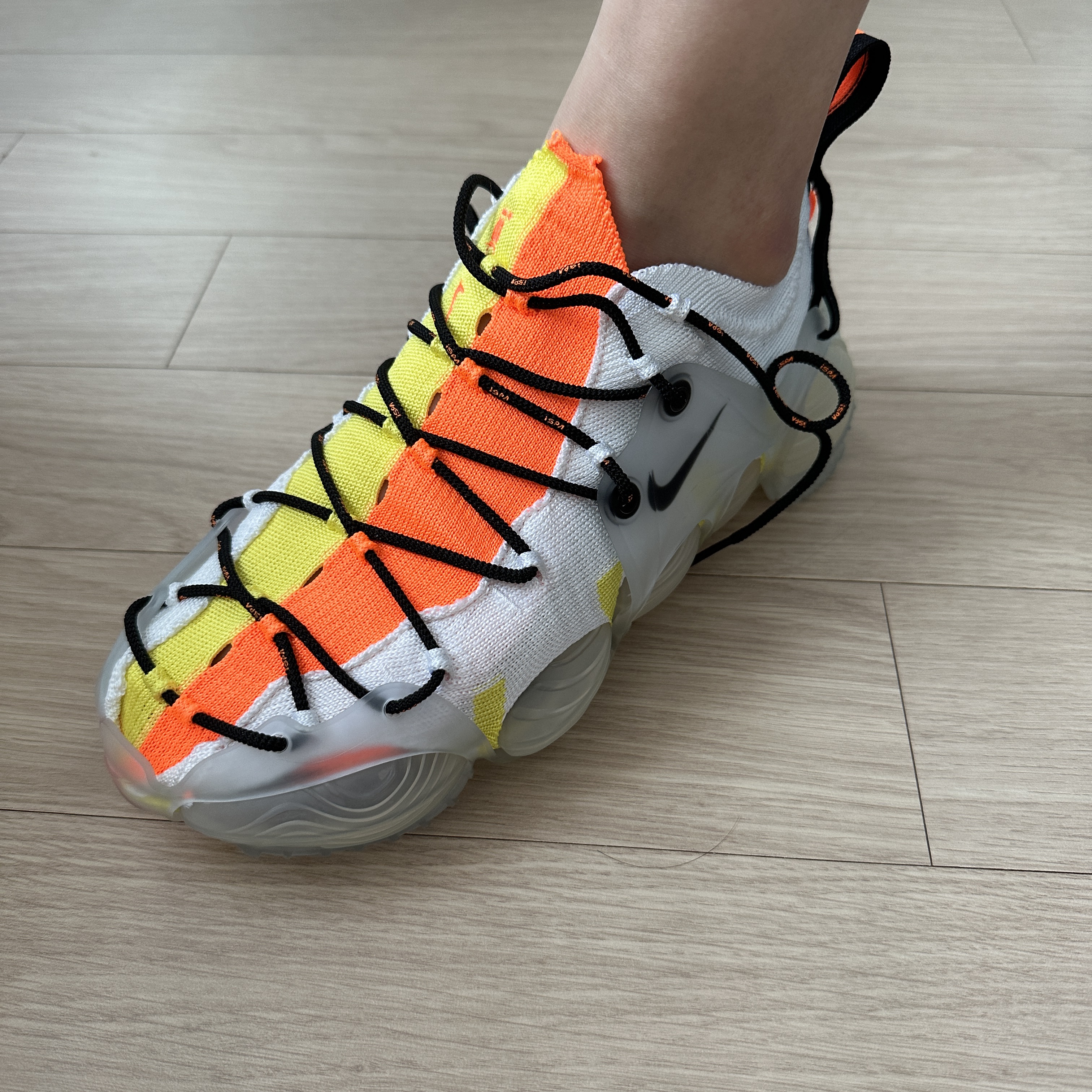 Nike ISPA Link Axis Total Orange and Sonic Yellow 착용 스타일 - 2