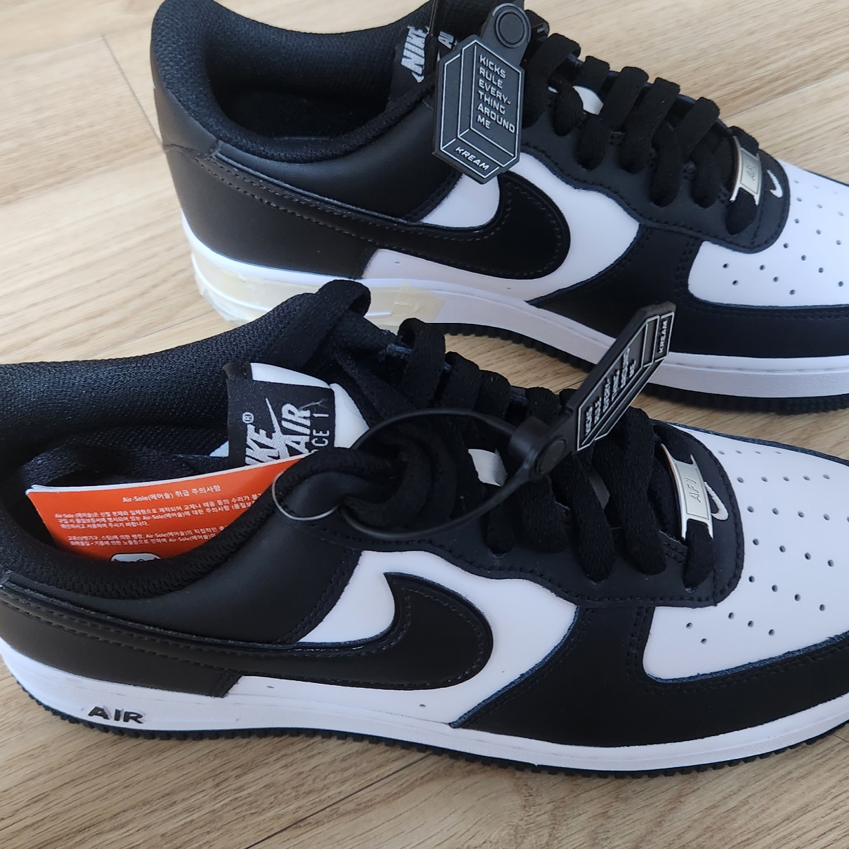 Nike Air Force 1 '07 Black White 착용 스타일 - 3