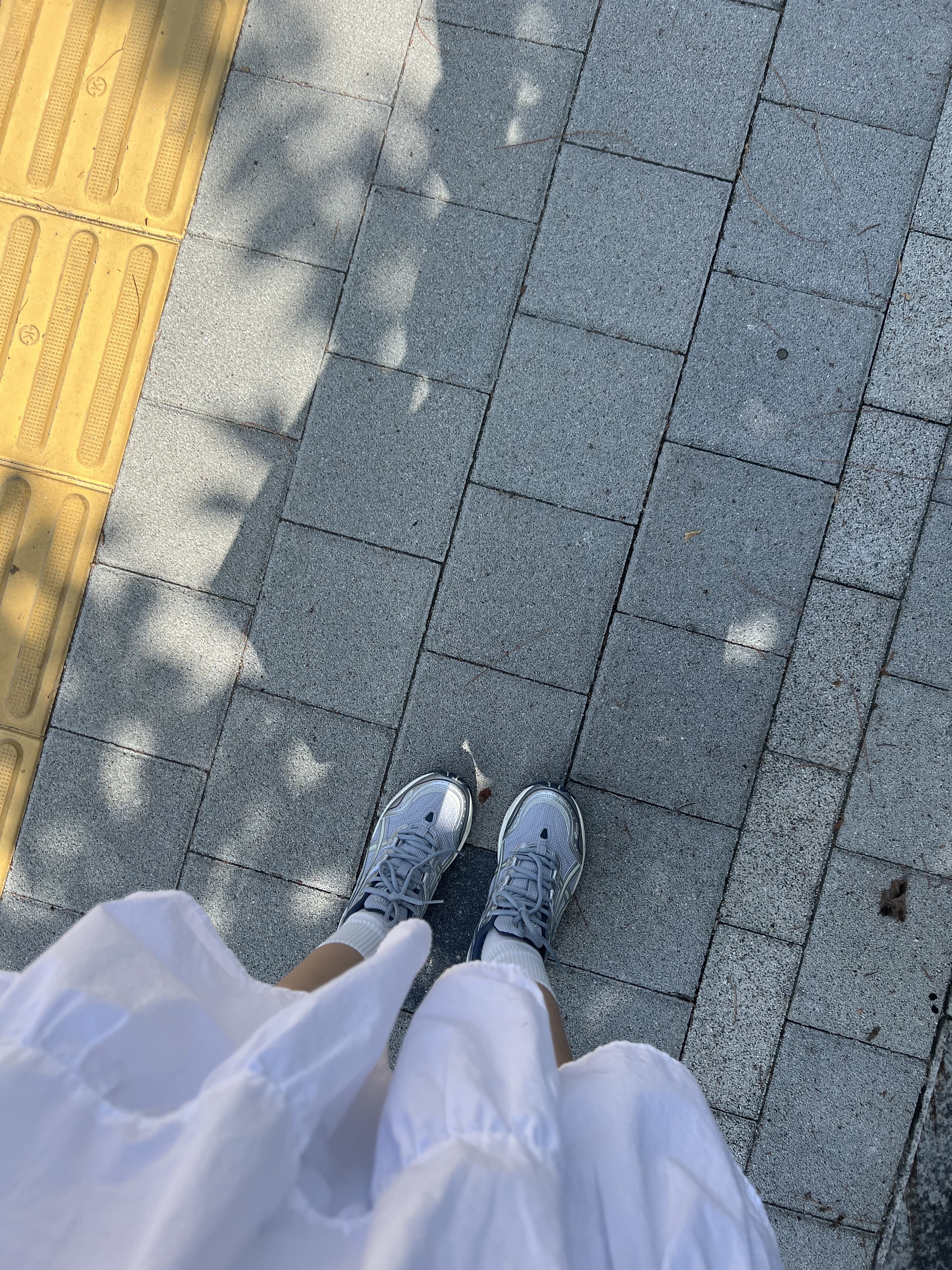 Asics Gel-1090 Piedmont Grey 착용 스타일