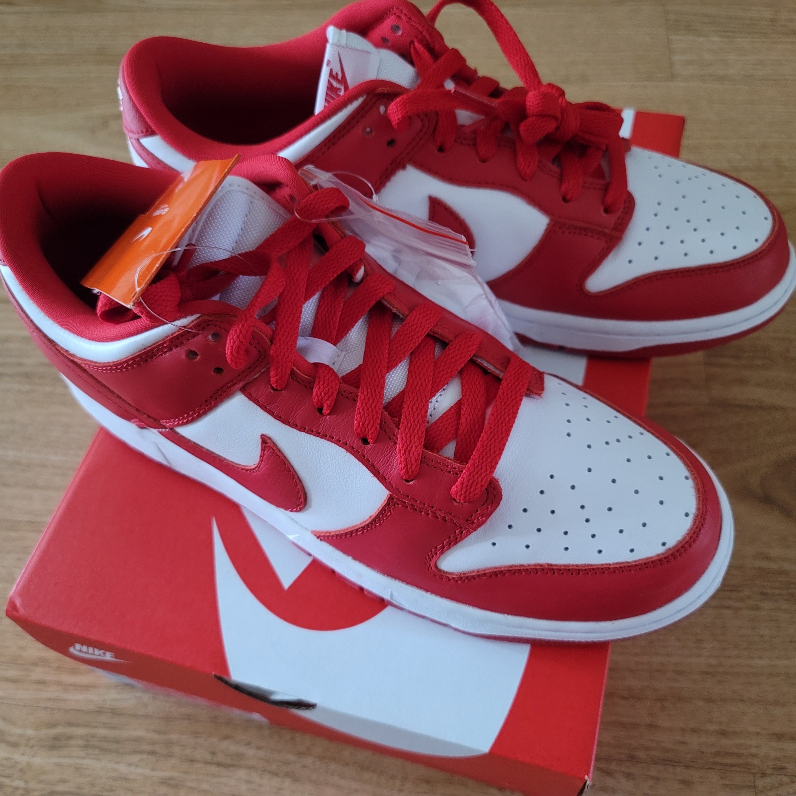 Nike Dunk Low SP White and University Red 2023 착용 스타일 - 3