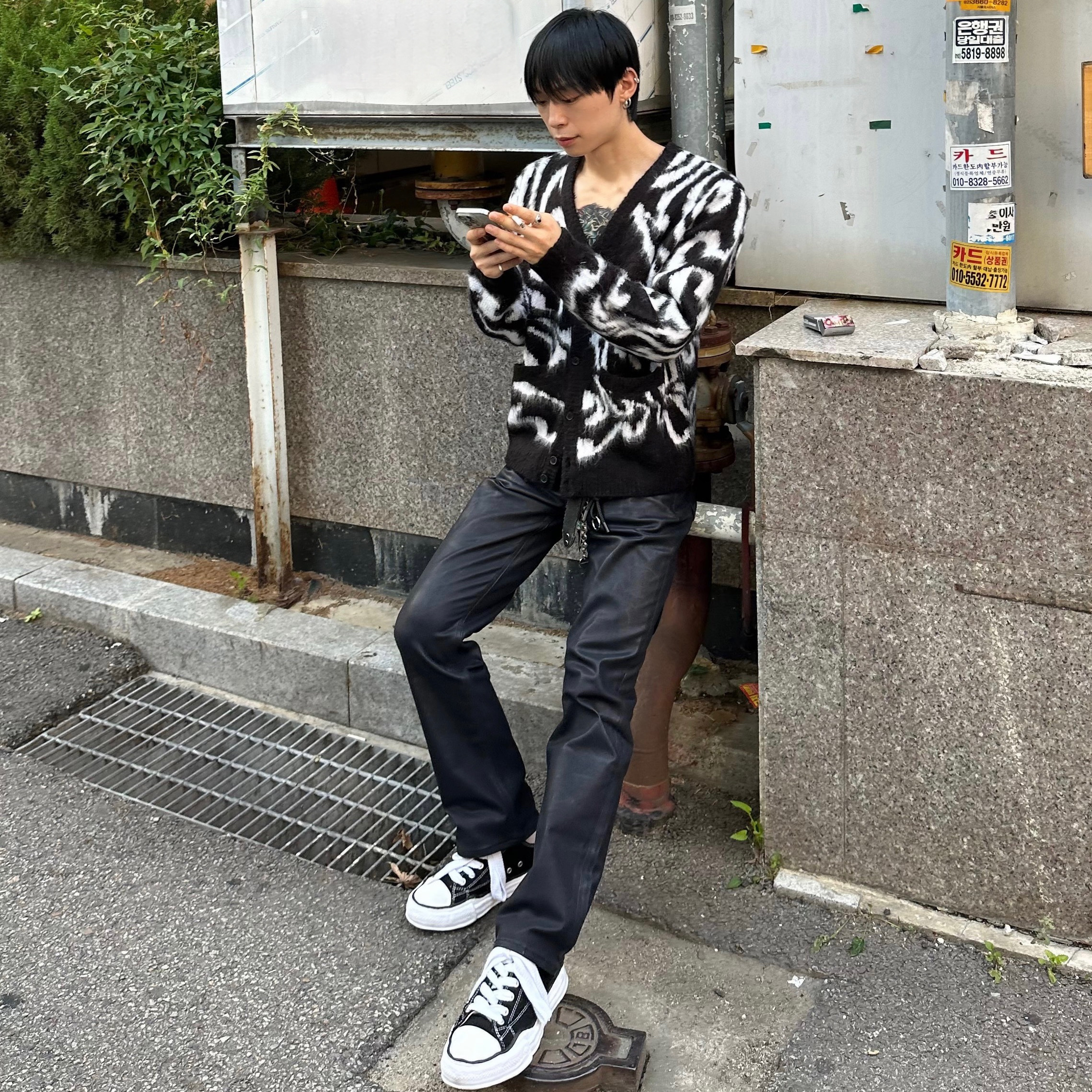 Maison Mihara Yasuhiro Peterson OG Sole Canvas Low Sneakers Black 착용 스타일
