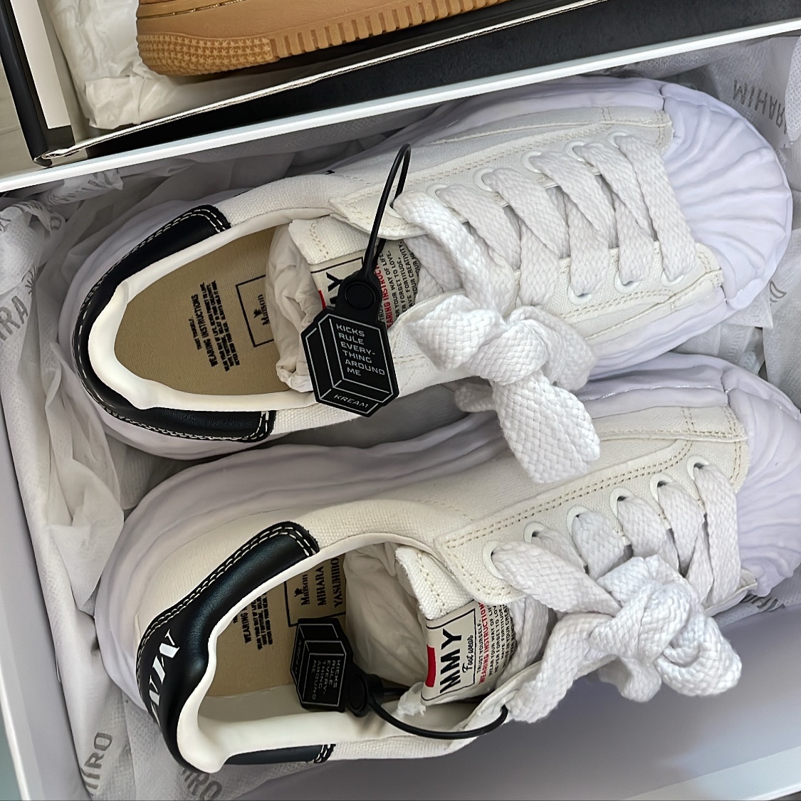 Maison Mihara Yasuhiro Blakey OG Sole Canvas Low-top Sneakers White 착용 스타일