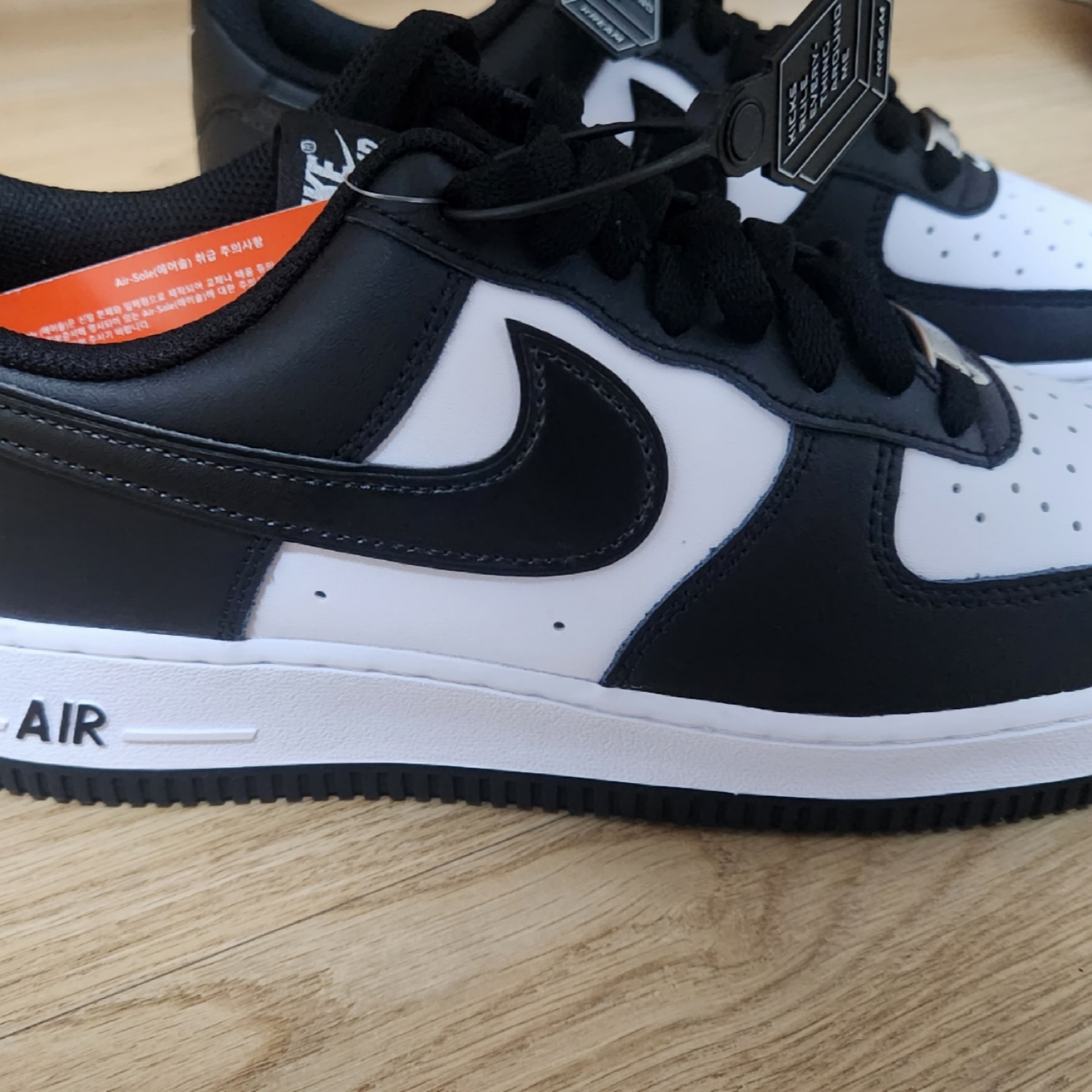 Nike Air Force 1 '07 Black White 착용 스타일 - 2