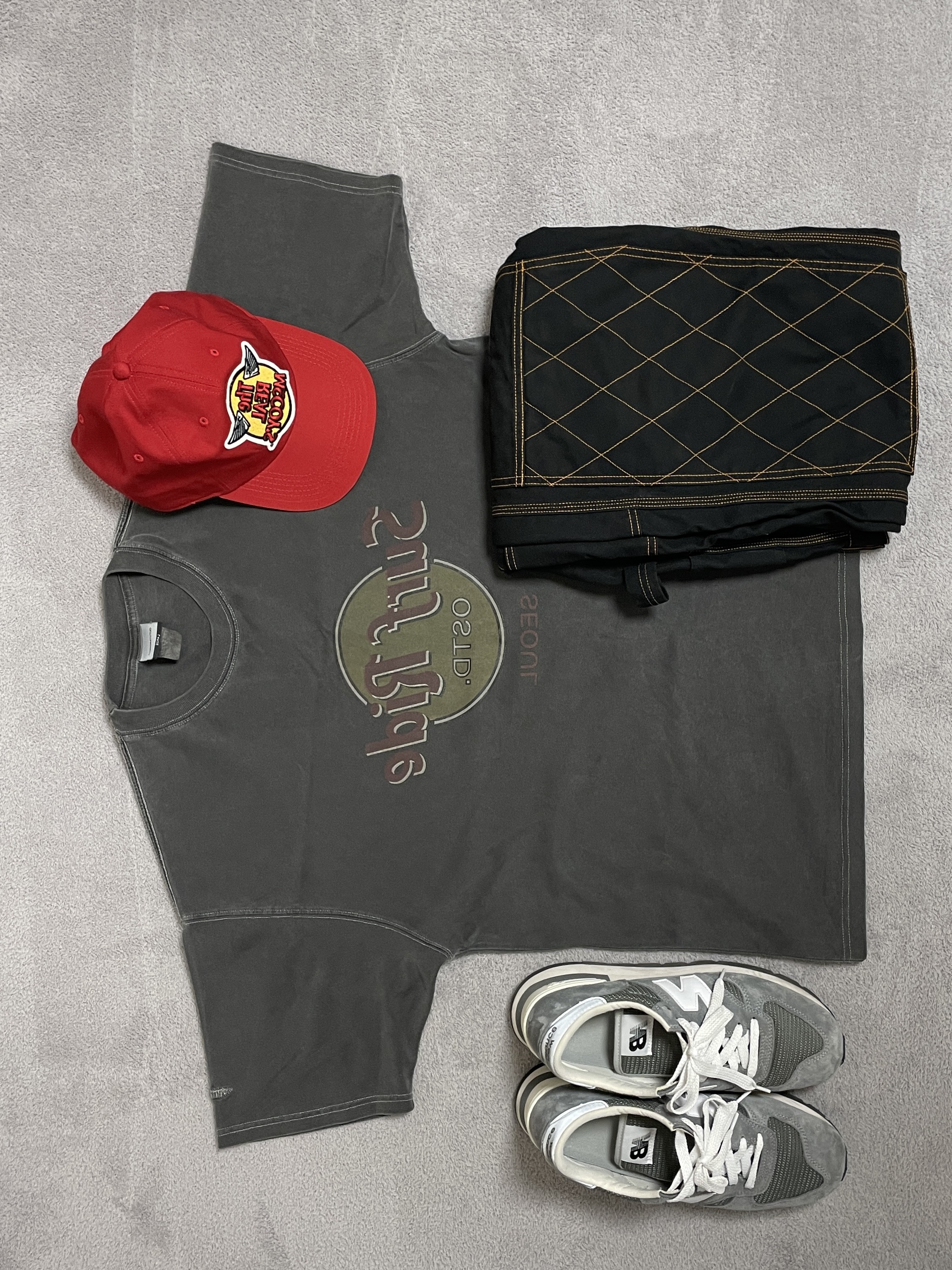 New Balance 990v1 Made in USA Grey White, The Real McCoy's Logo Baseball Cap Red 착용 스타일 - 3