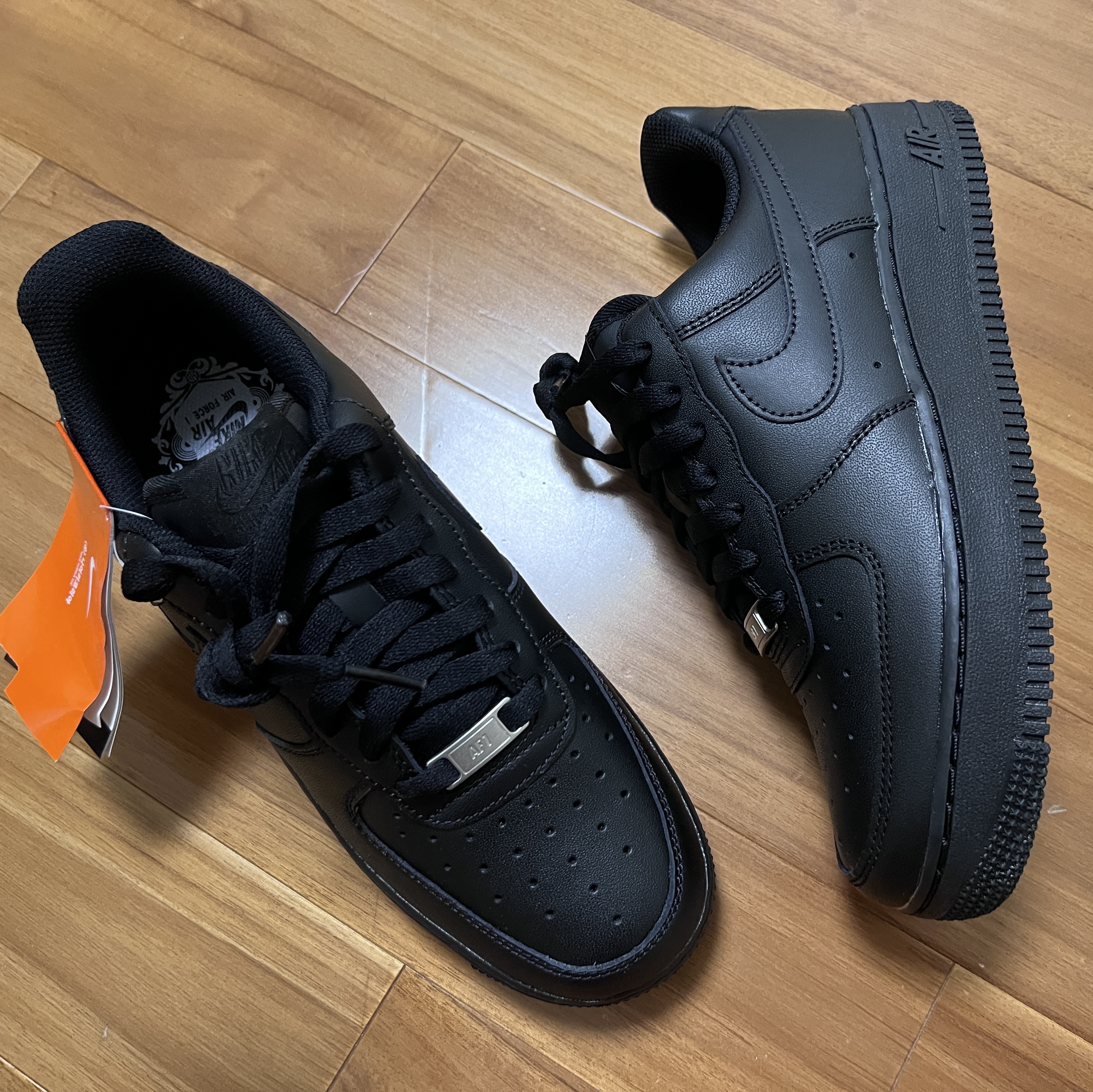 (W) Nike Air Force 1 '07 Low Triple Black 착용 스타일