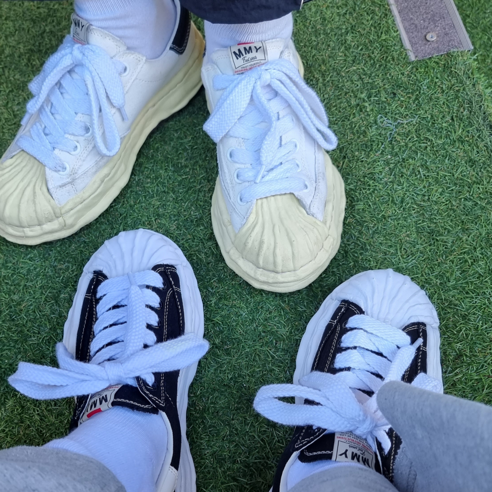Maison Mihara Yasuhiro Blakey OG Sole Canvas Low-top Sneakers Black White, Maison Mihara Yasuhiro Blakey VL OG Sole Canvas Low-top Sneakers White 착용 스타일
