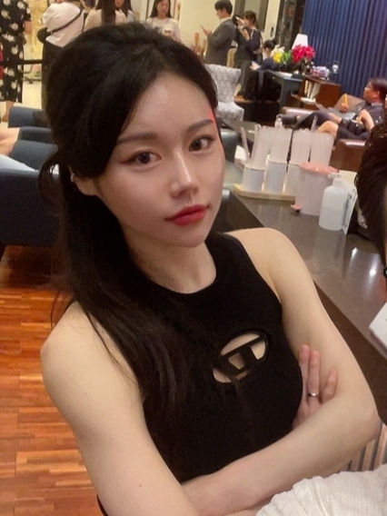 (W) Diesel M-Onerva-Top Cut-Out Knit Top with Logo Plaque Black Black 착용 스타일 - 1