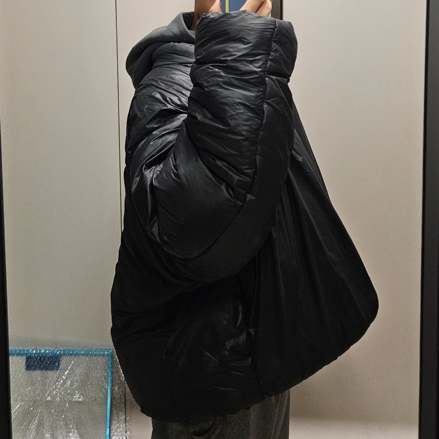 Yeezy Gap Engineered By Balenciaga Round Jacket 2 Black 착용 스타일 - 3