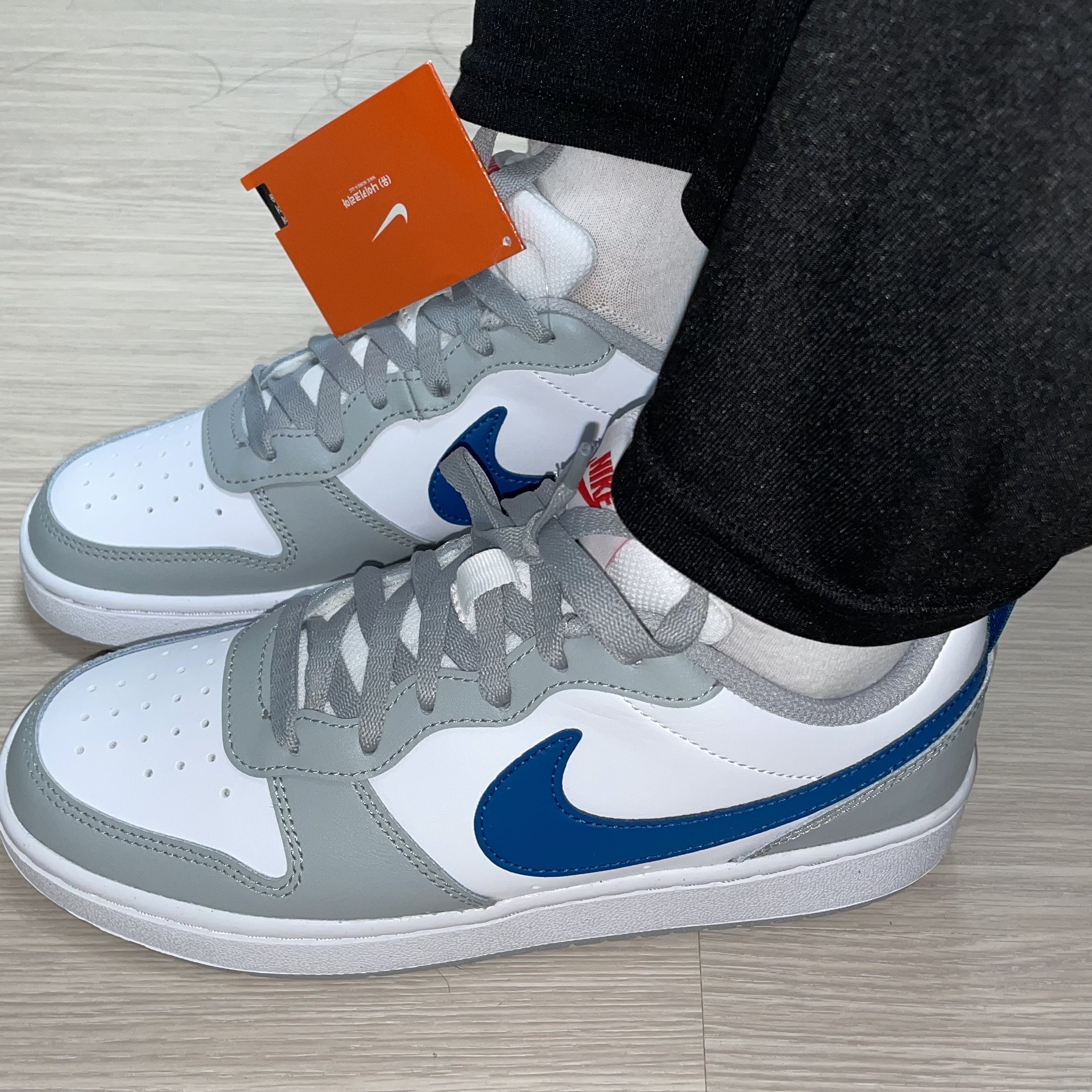 (GS) Nike Court Borough Low 2 Light Smoke Grey 착용 스타일 - 2