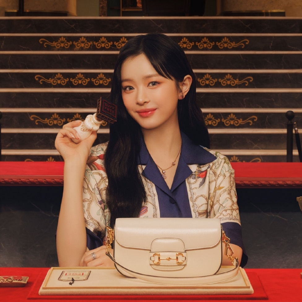 Gucci Horsebit 1955 Small Shoulder Bag Leather White 착용 스타일