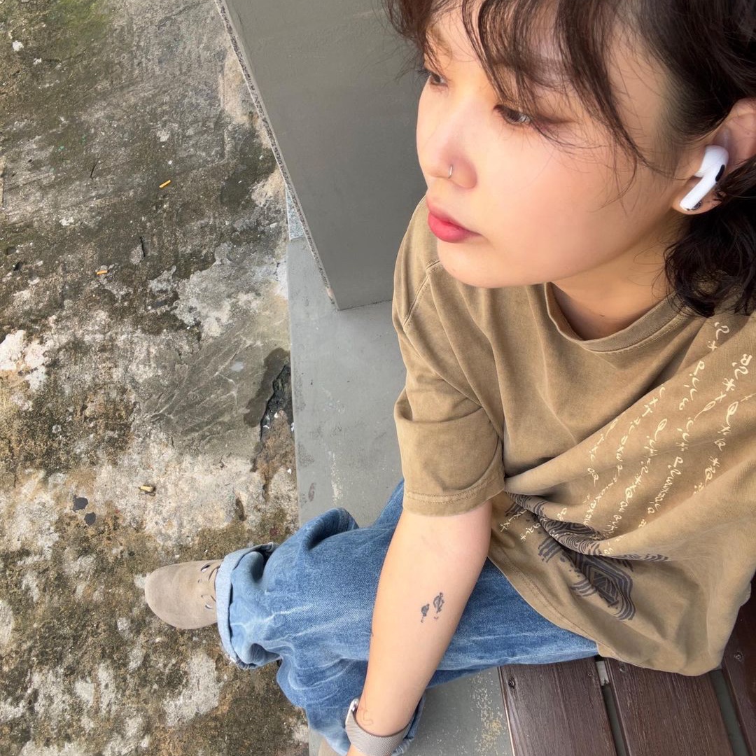 Ignota Core:5 Harmonia Short Sleeve T-Shirt Camel 착용 스타일