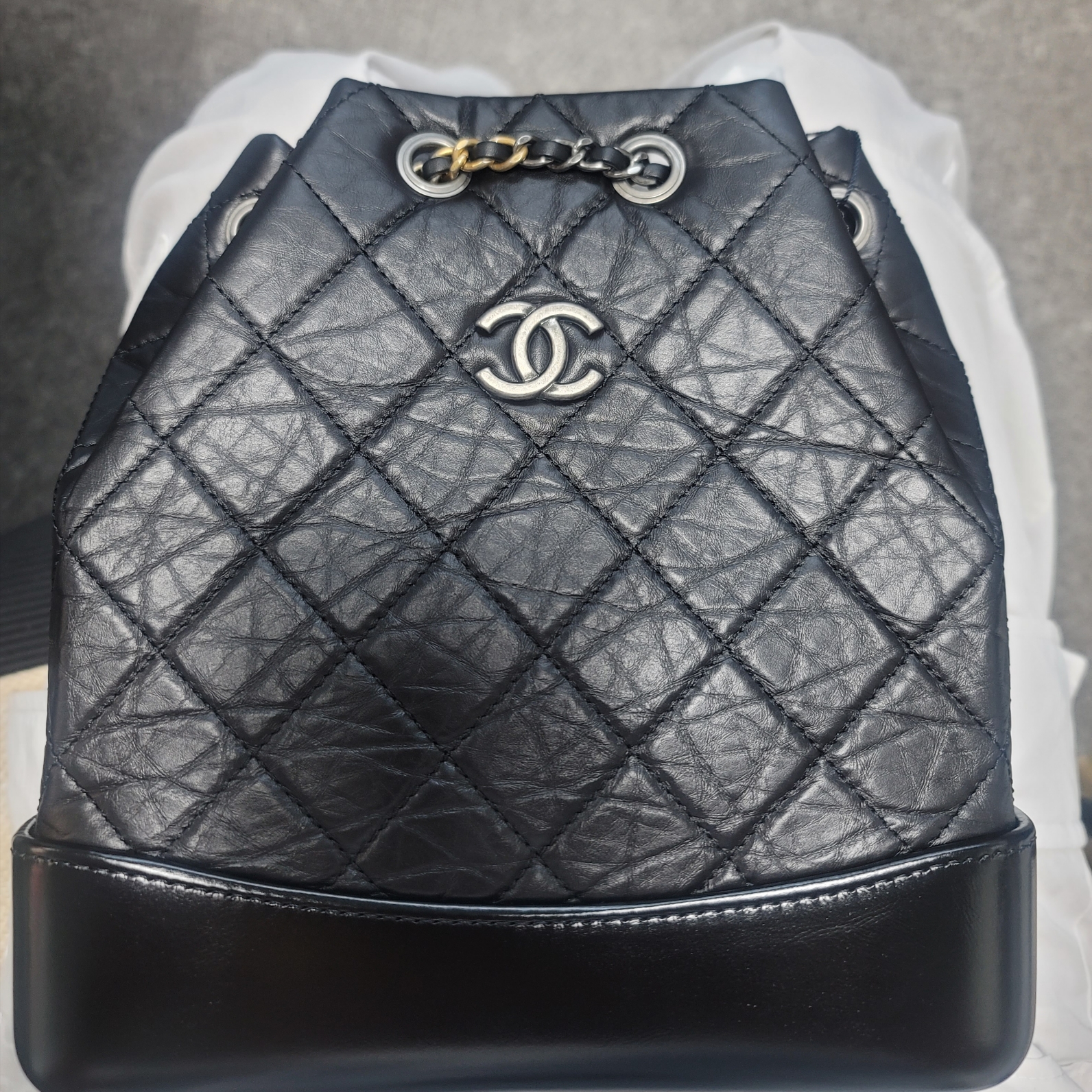 Chanel Small Gabrielle Backpack Aged Calfskin & Gold Silver Black 착용 스타일